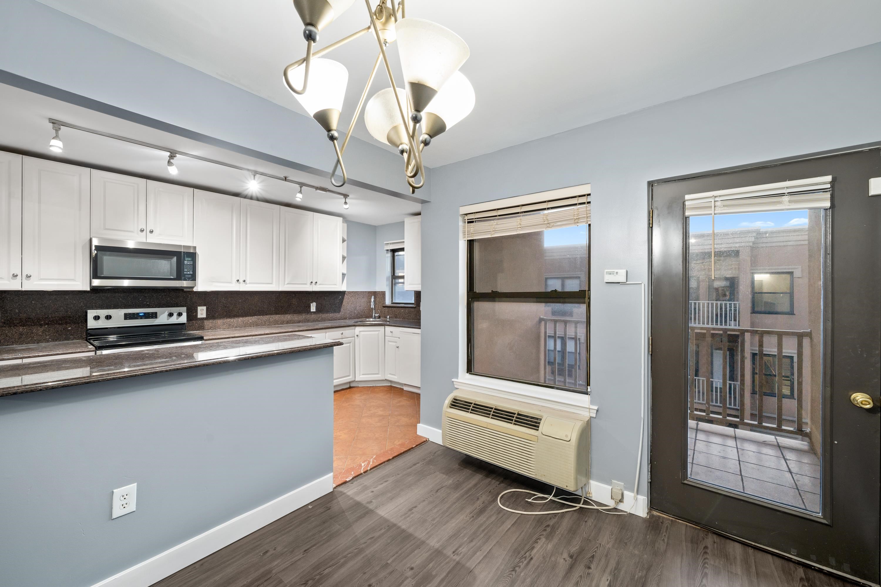 8915 BERGENWOOD AVE Unit: 47