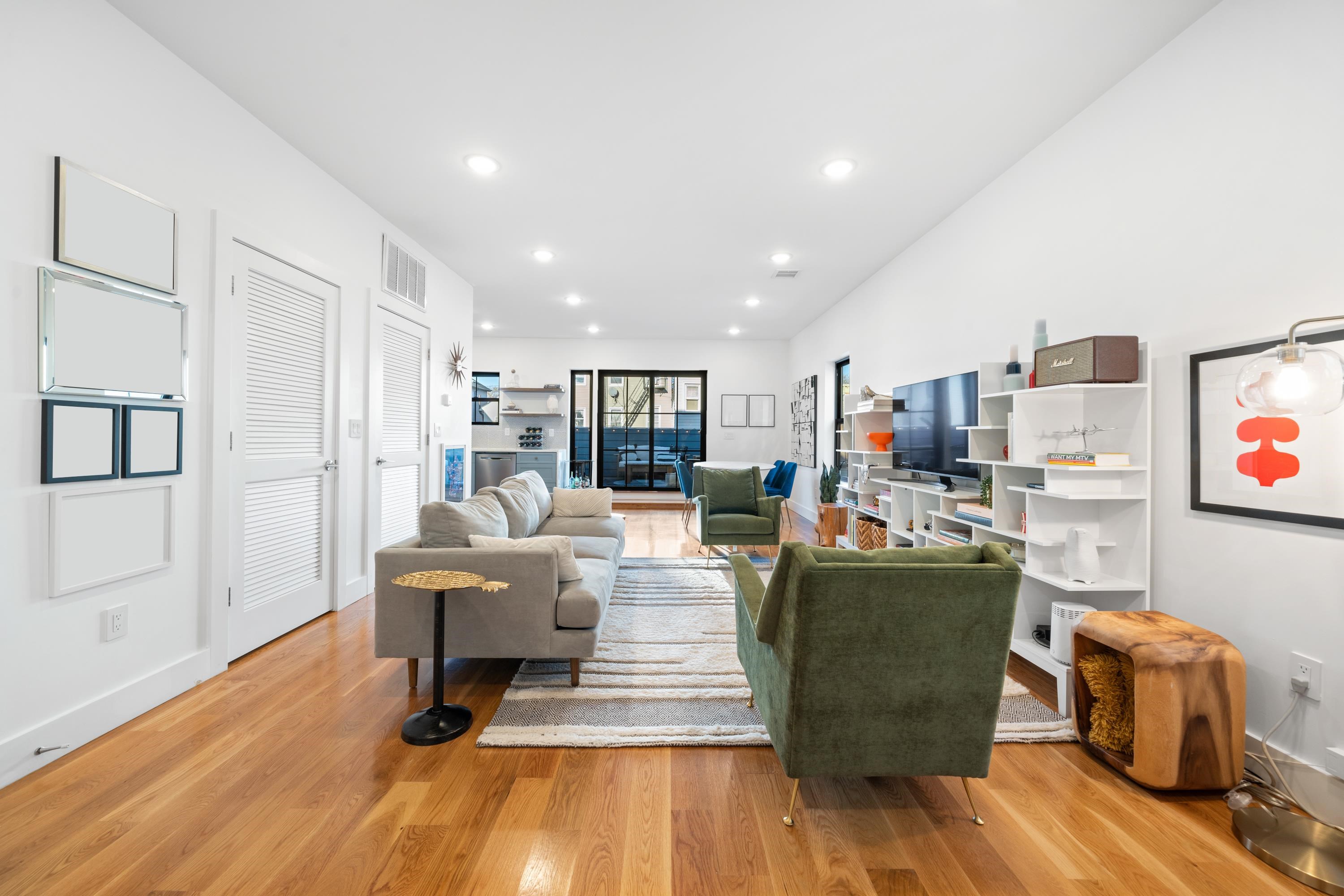 58 WAVERLY ST Unit: 2
