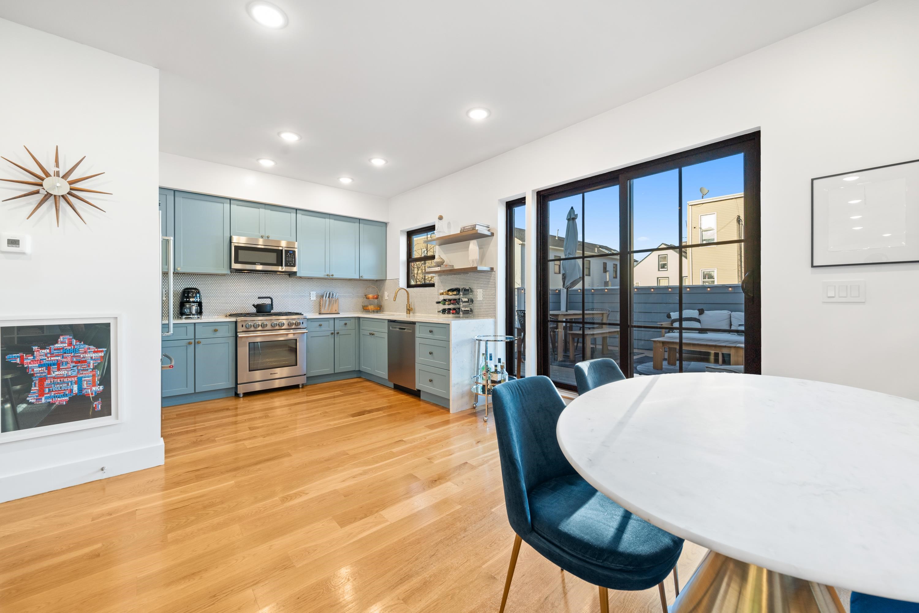 58 WAVERLY ST Unit: 2
