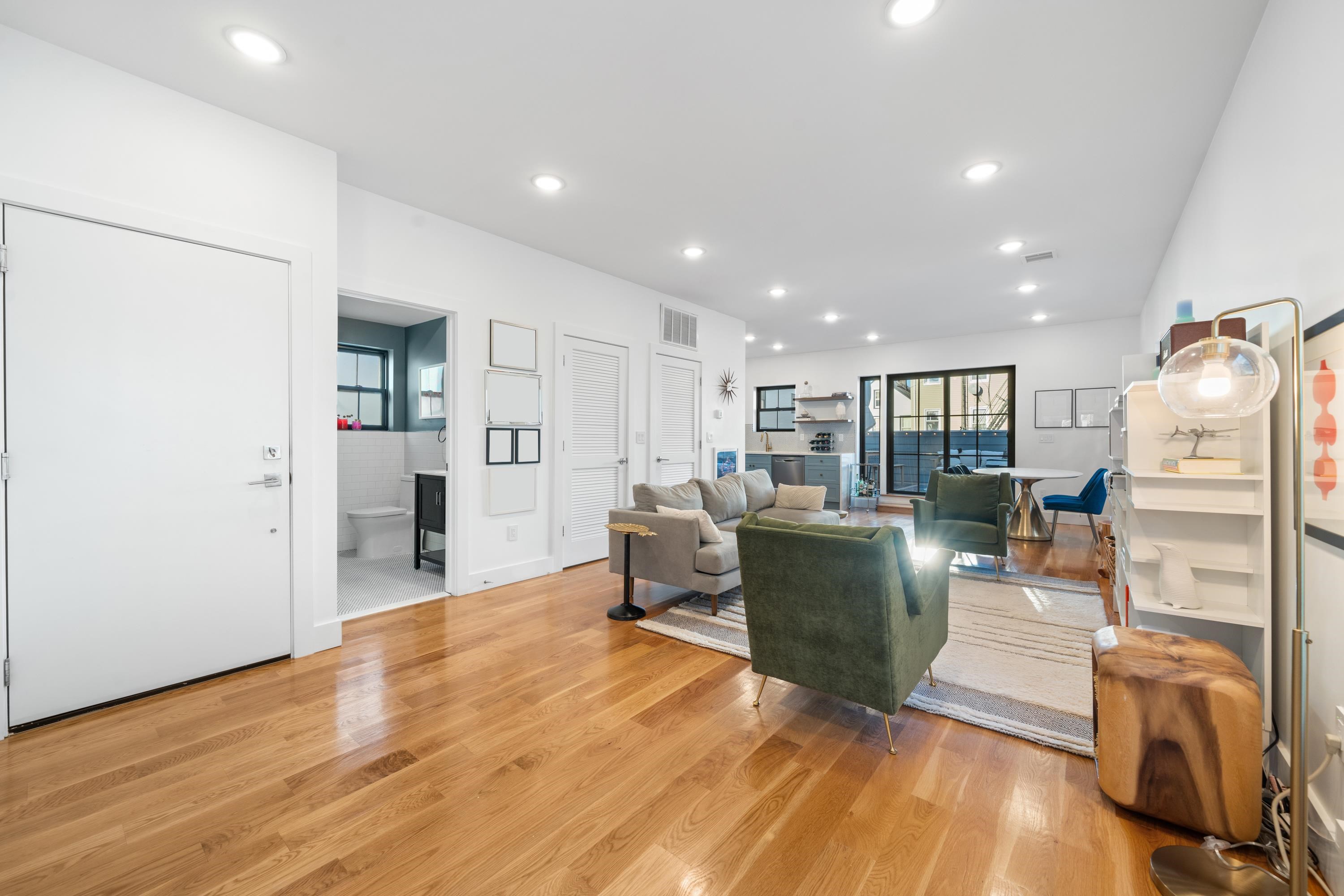 58 WAVERLY ST Unit: 2
