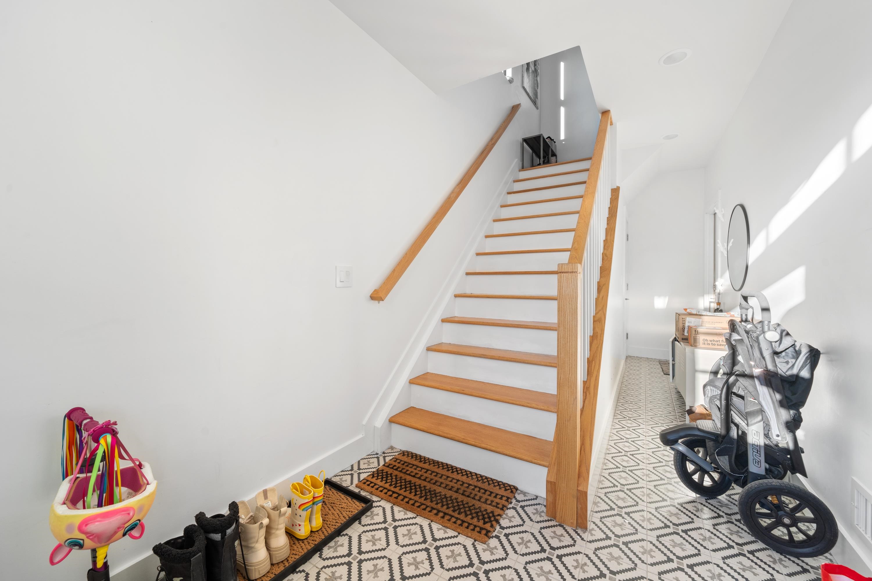 58 WAVERLY ST Unit: 2