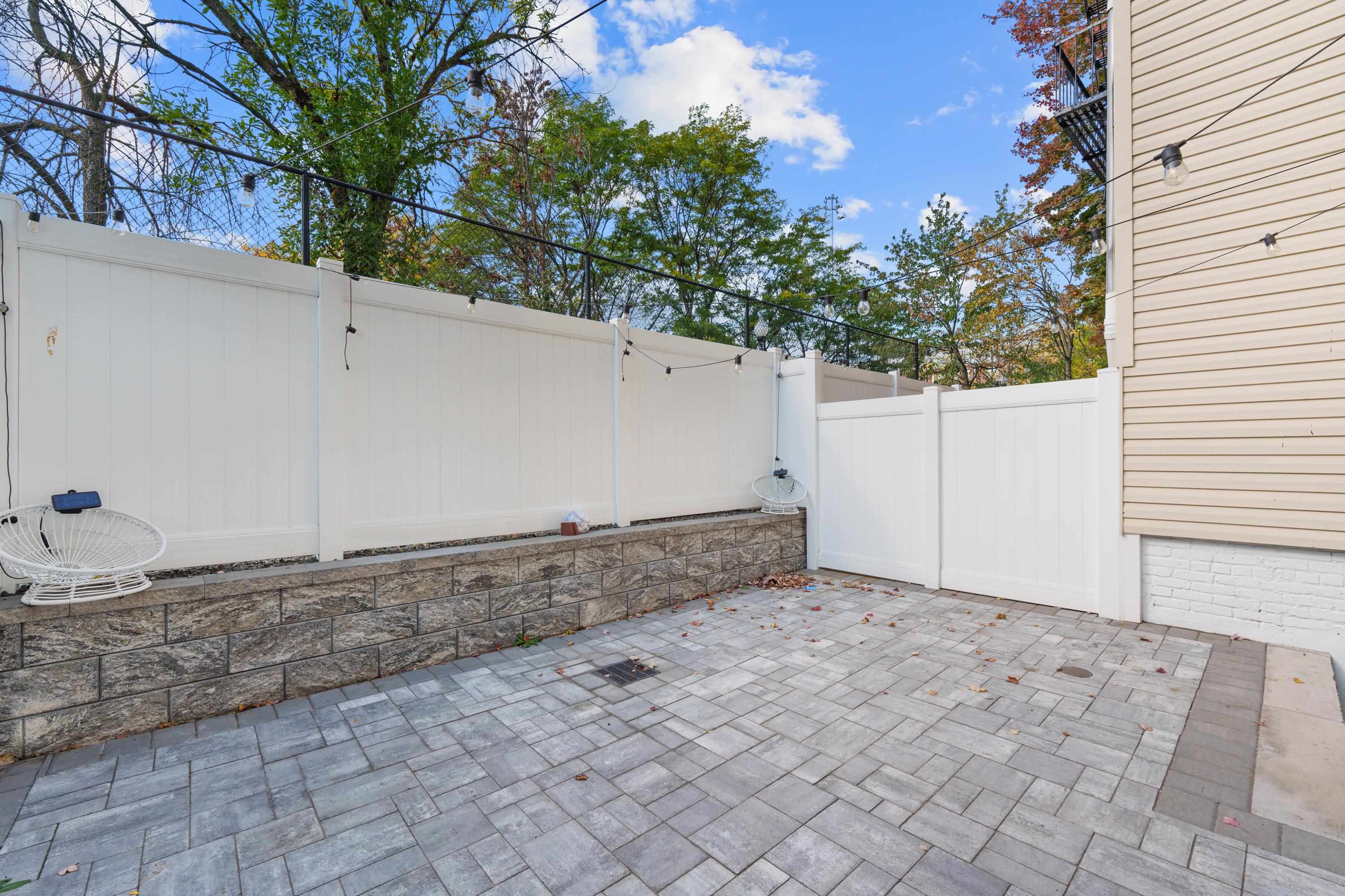 231 BRUNSWICK ST Unit: 1