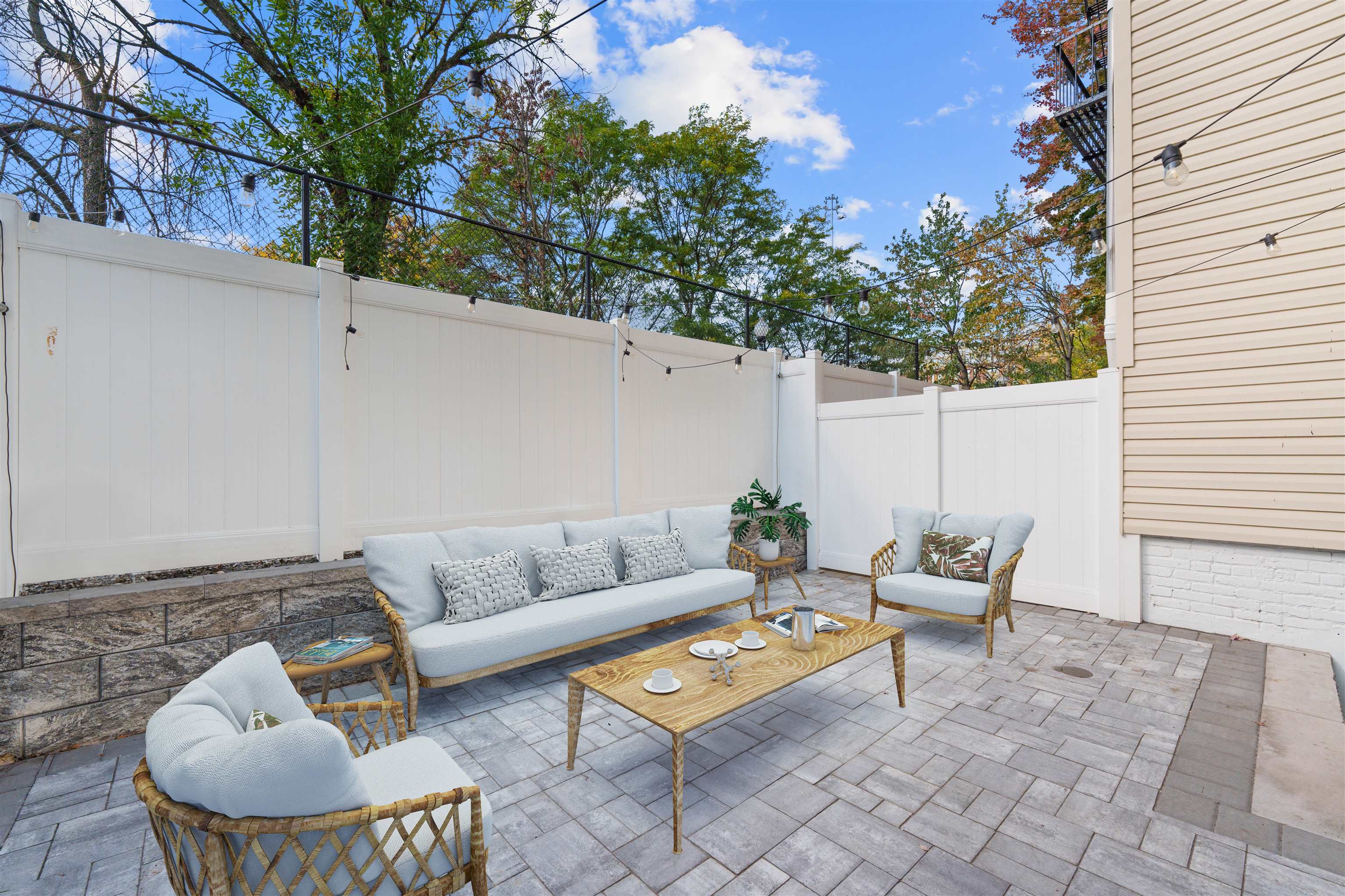 231 BRUNSWICK ST Unit: 1