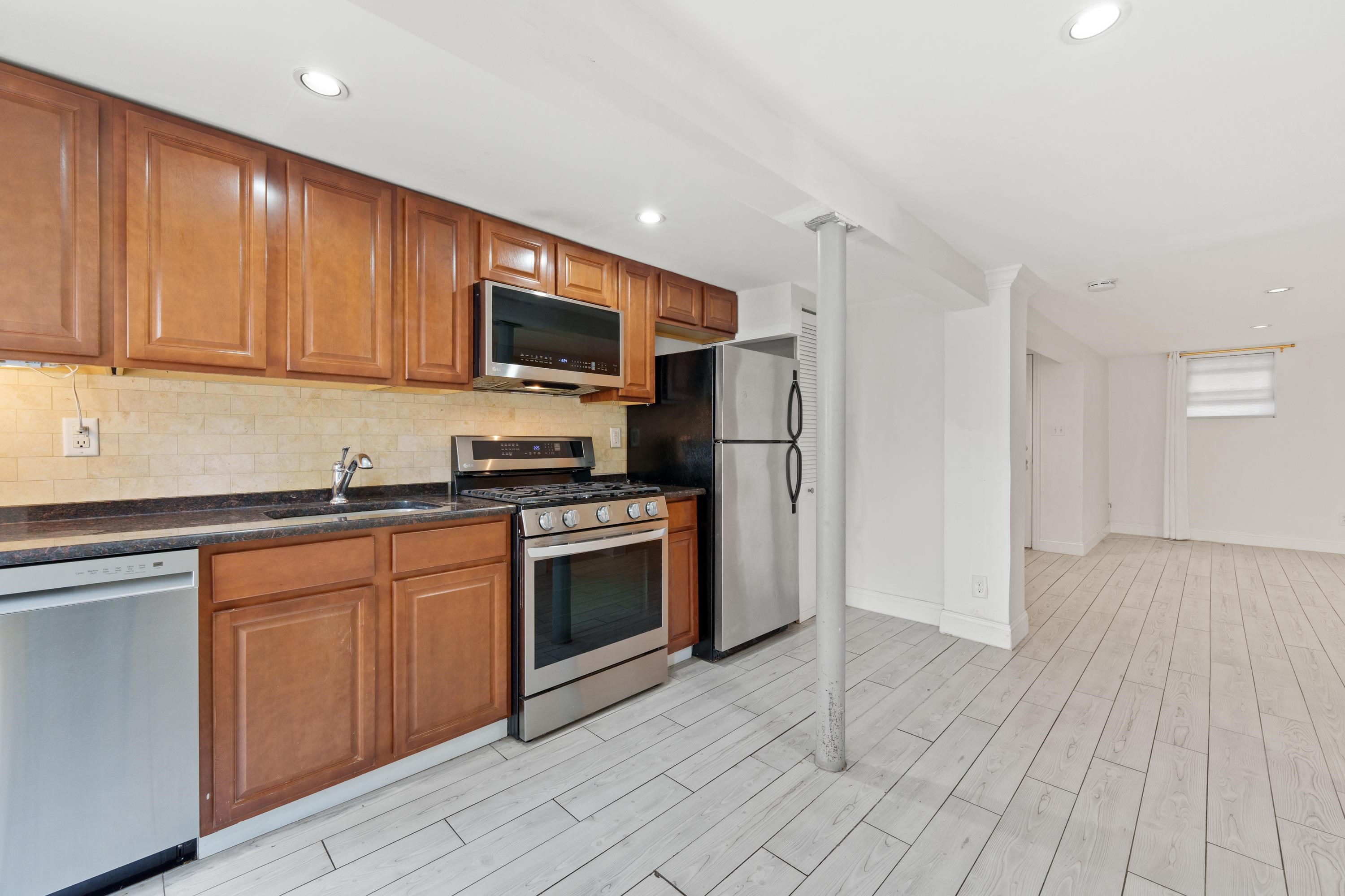 231 BRUNSWICK ST Unit: 1