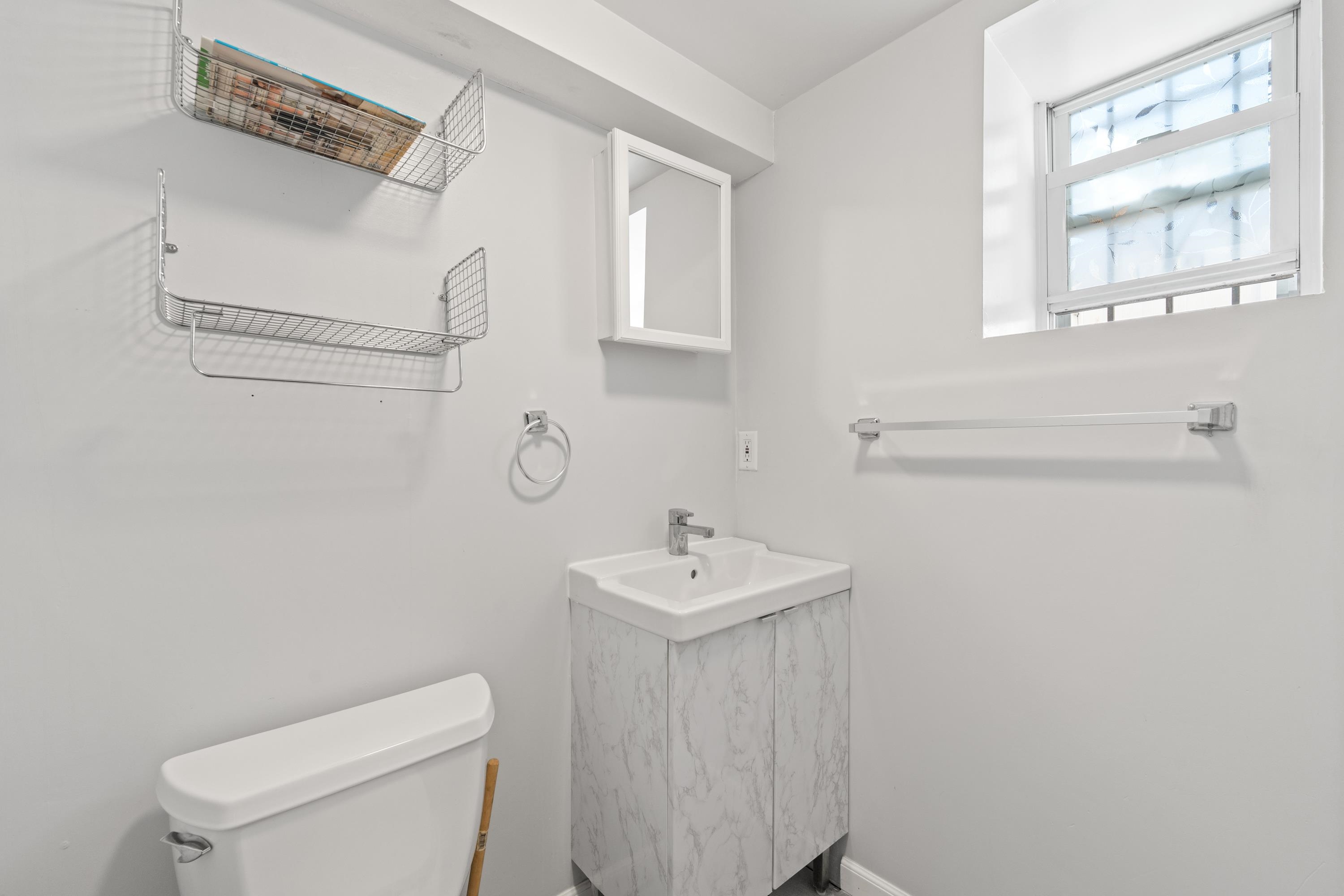 231 BRUNSWICK ST Unit: 1