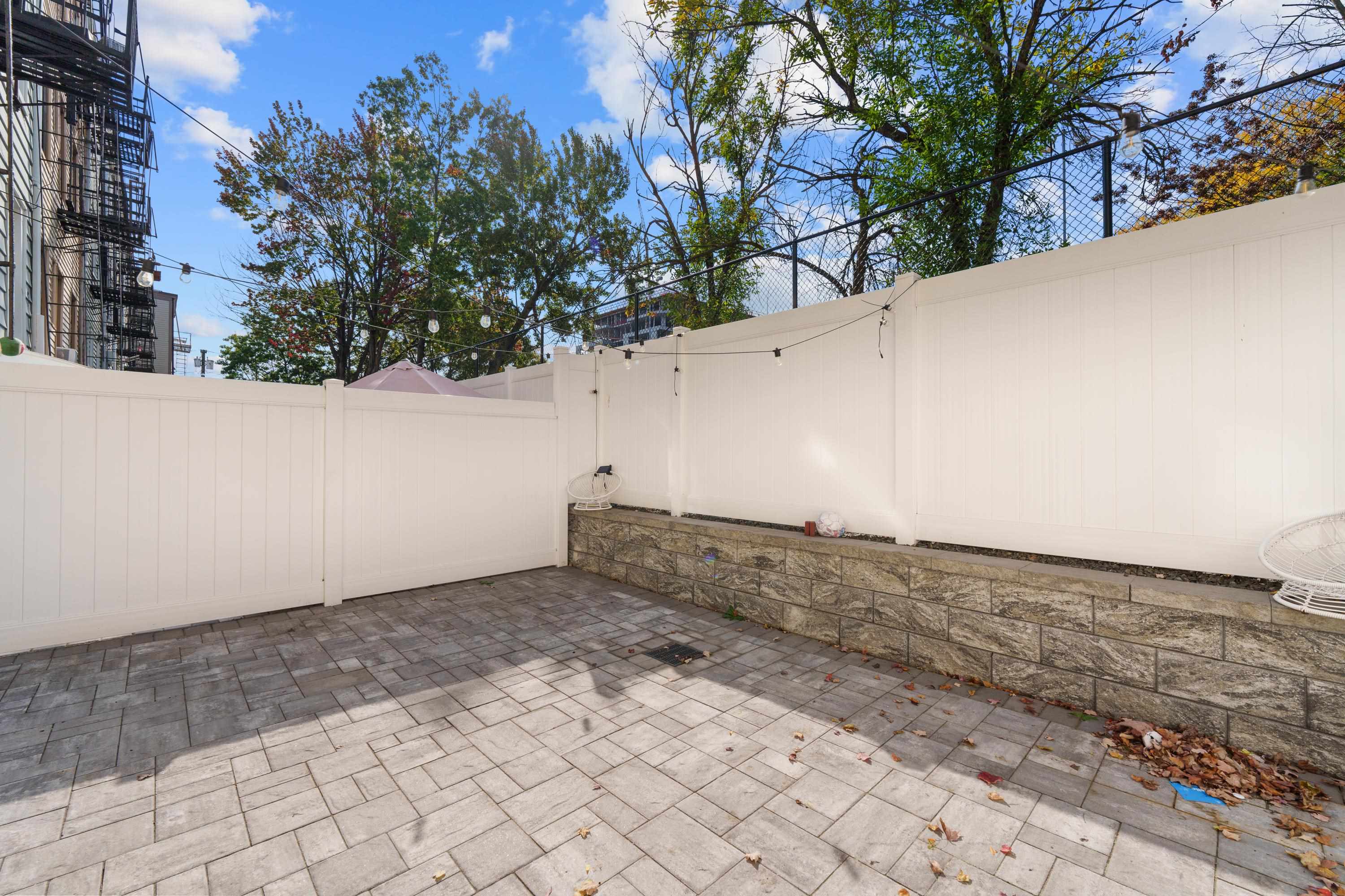 231 BRUNSWICK ST Unit: 1