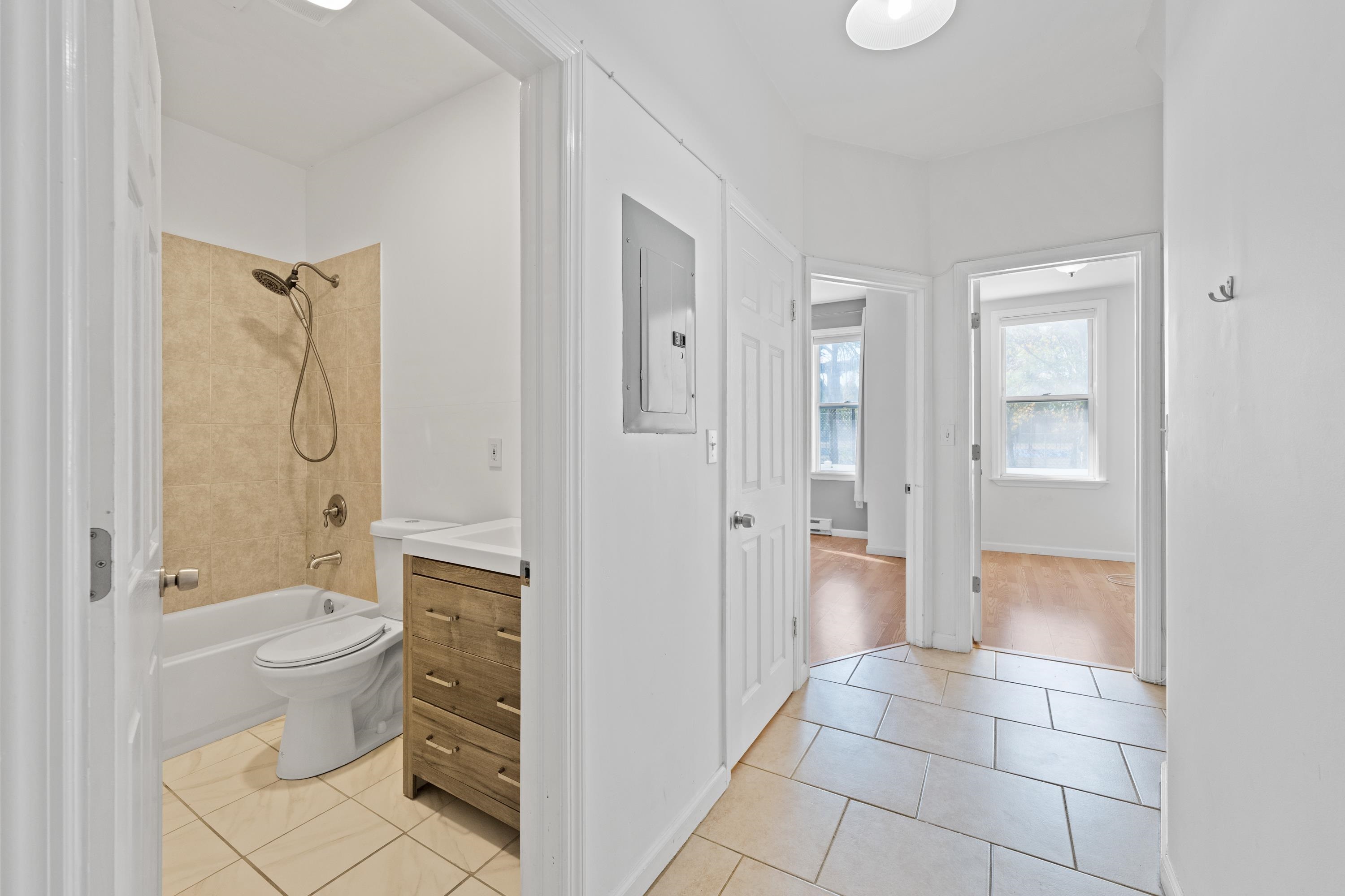 231 BRUNSWICK ST Unit: 1