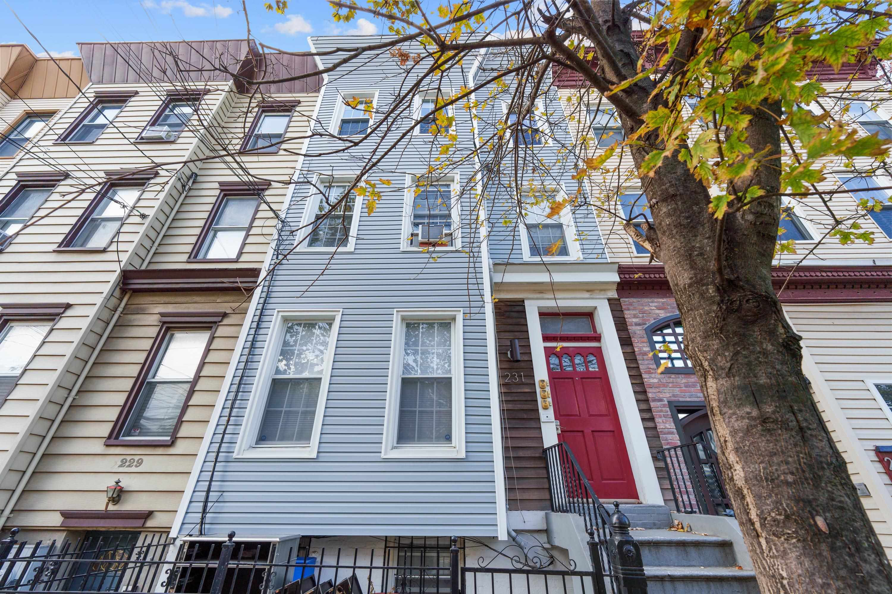 231 BRUNSWICK ST Unit: 1