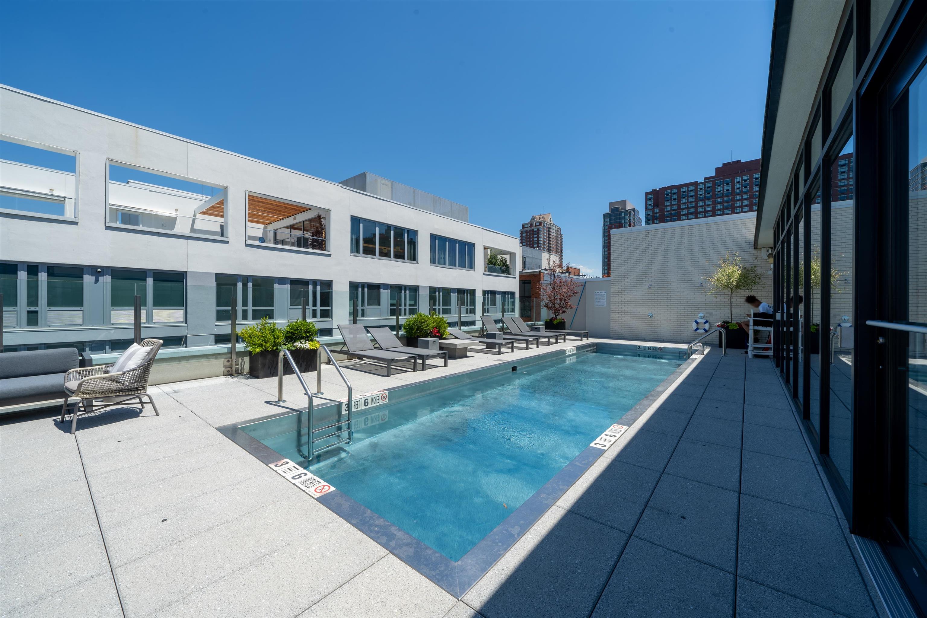 160 1ST ST Unit: 410