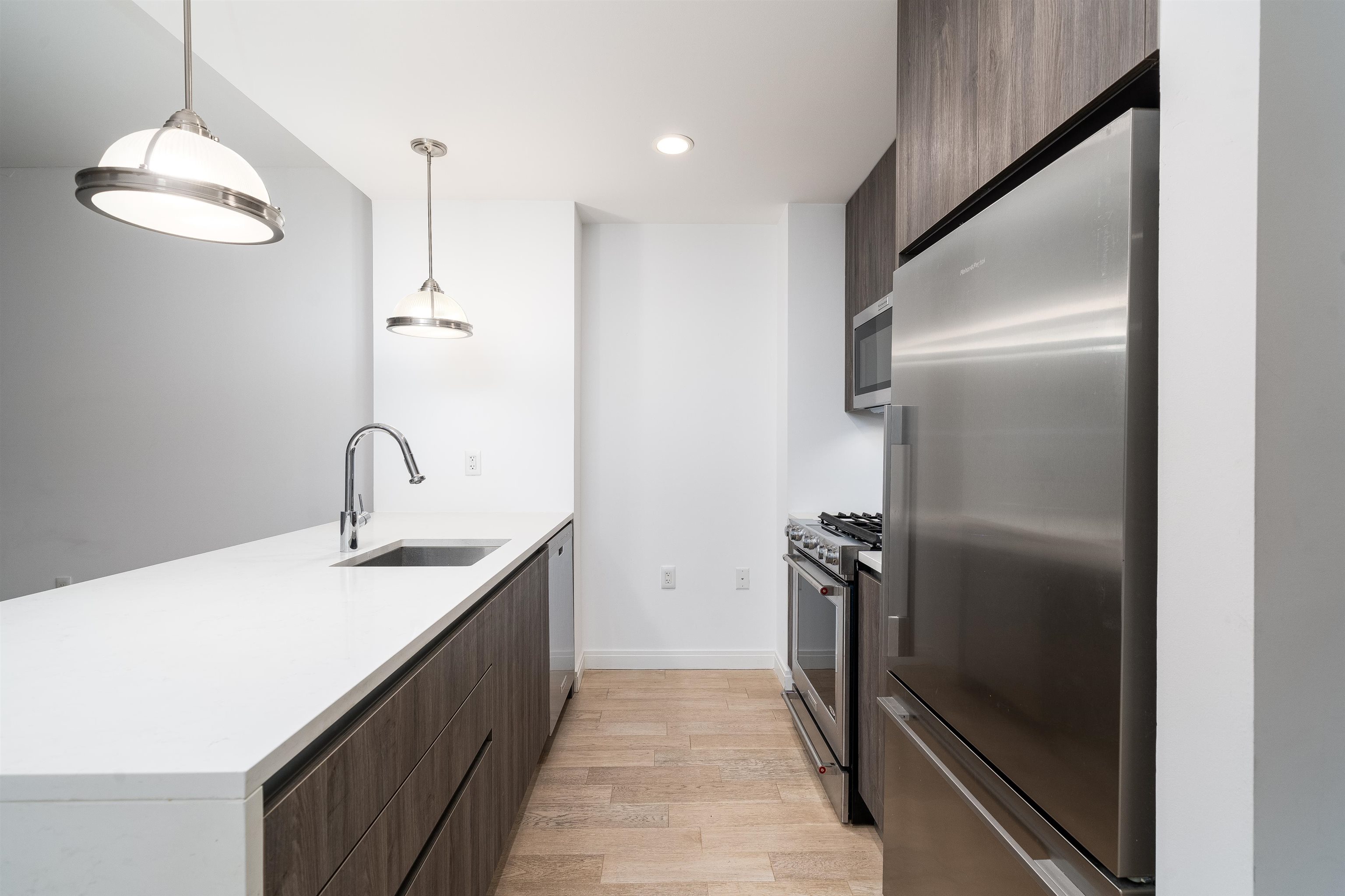 160 1ST ST Unit: 410
