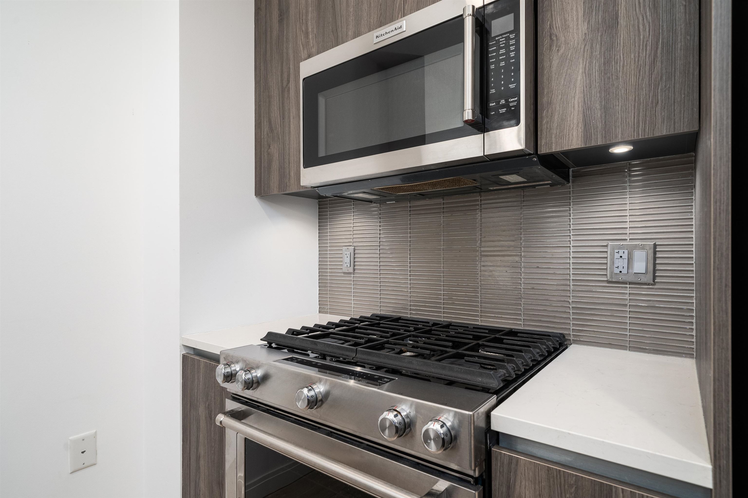 160 1ST ST Unit: 410