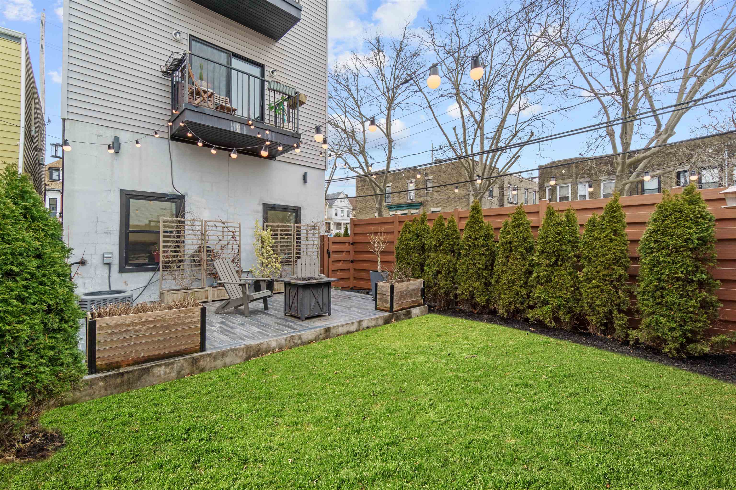 312 ARLINGTON AVE Unit: 1