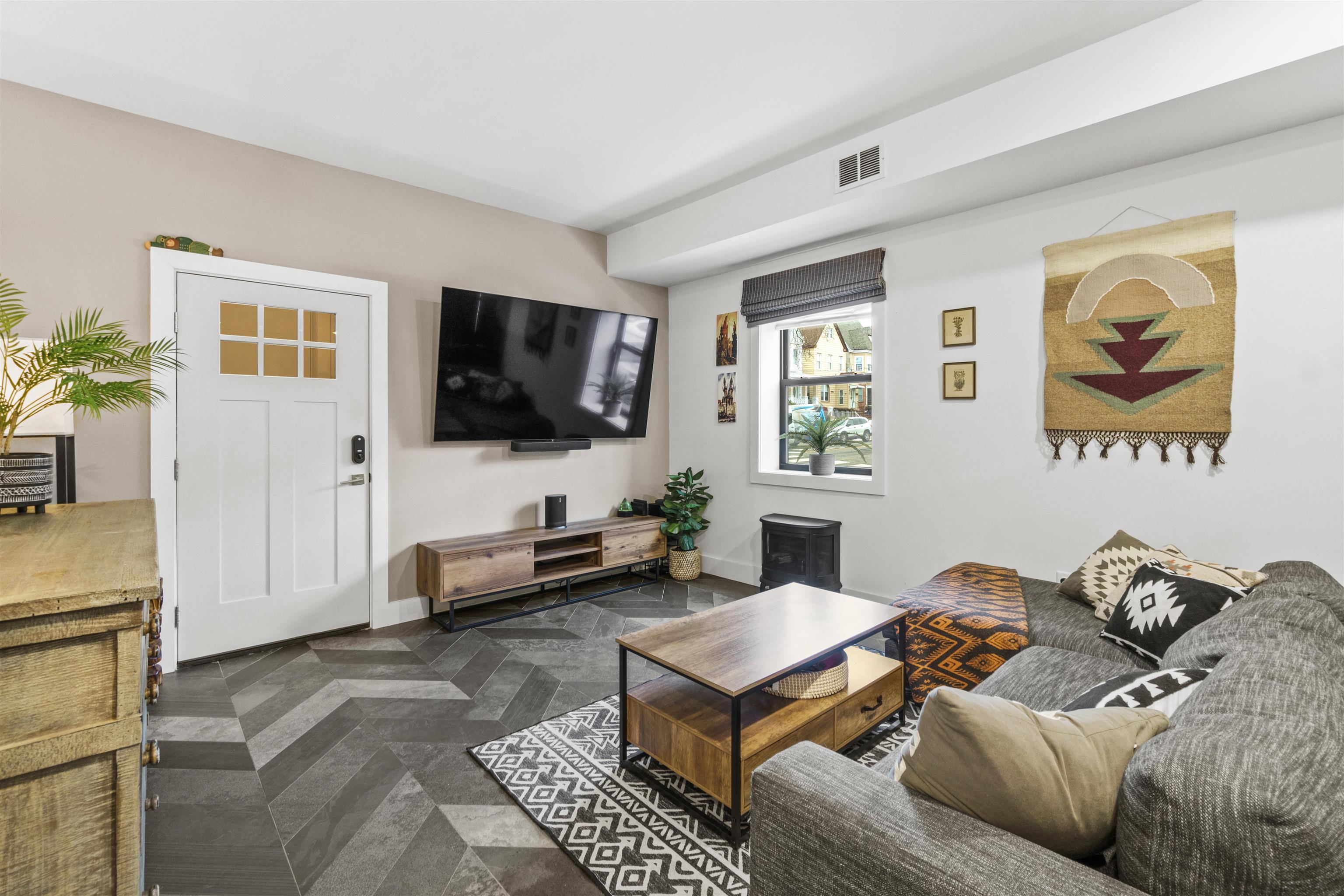 312 ARLINGTON AVE Unit: 1