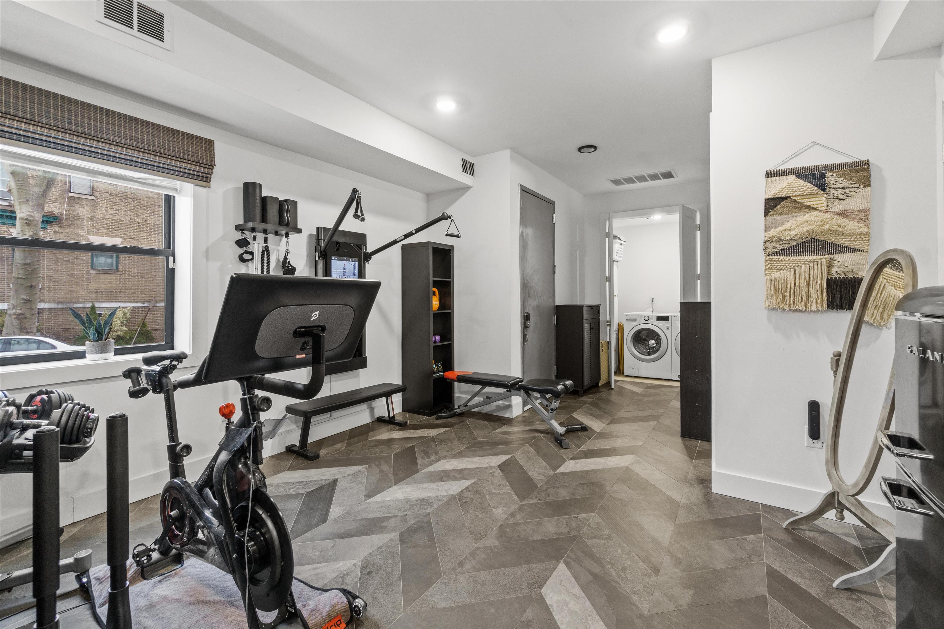 312 ARLINGTON AVE Unit: 1