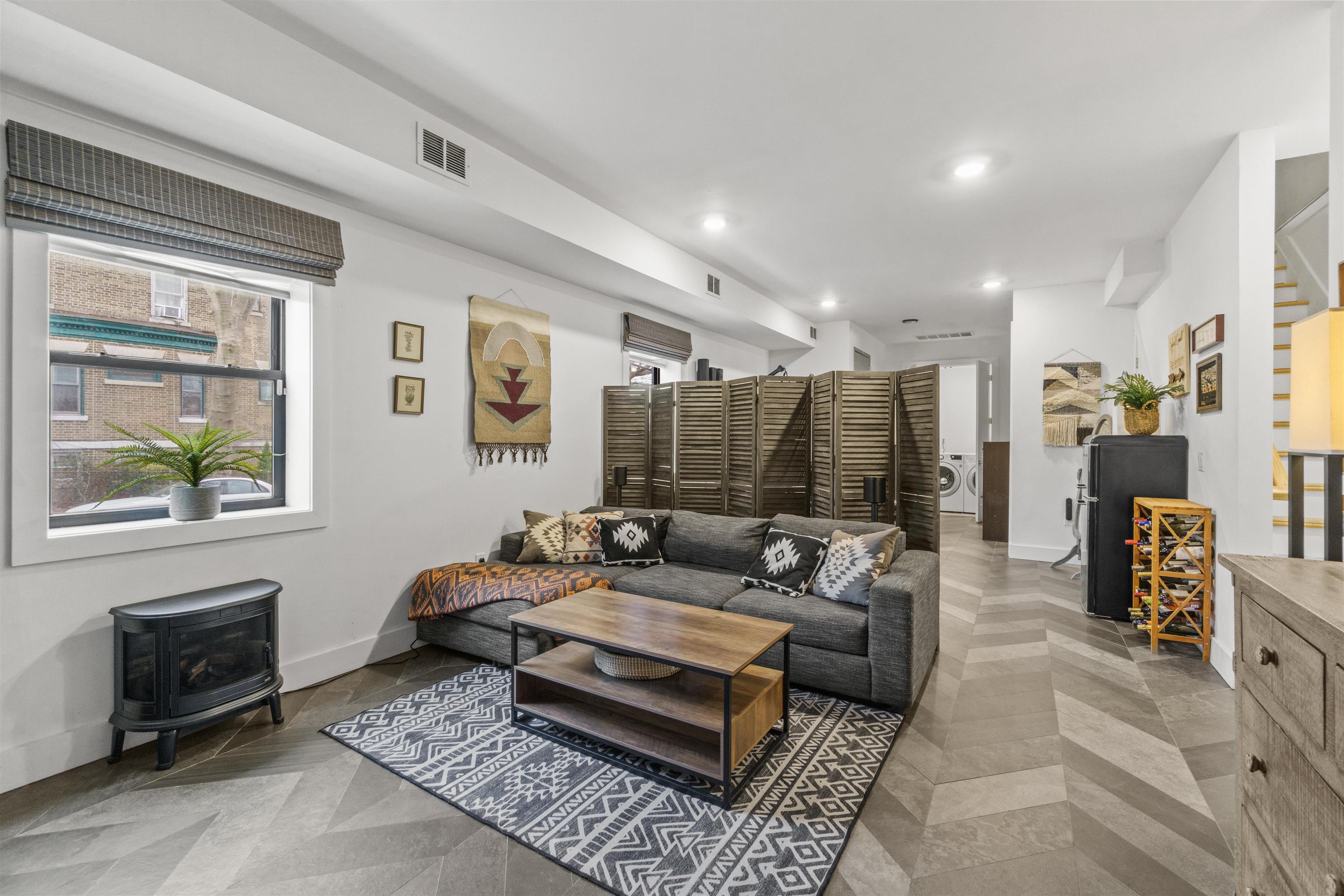 312 ARLINGTON AVE Unit: 1
