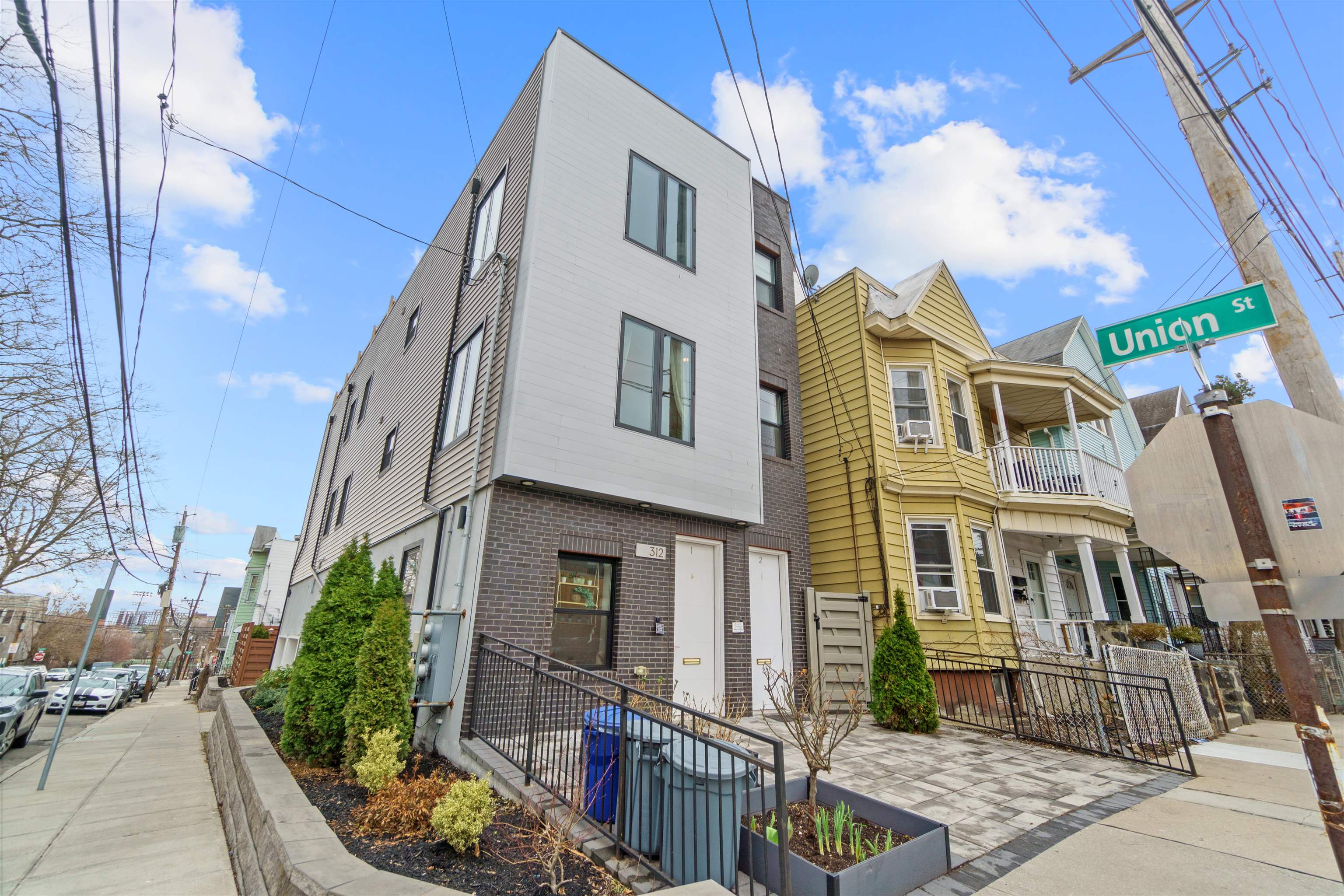 312 ARLINGTON AVE Unit: 1