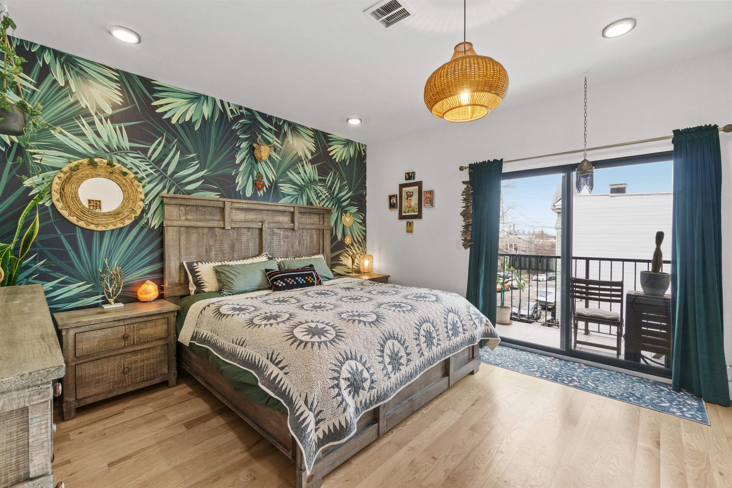 312 ARLINGTON AVE Unit: 1