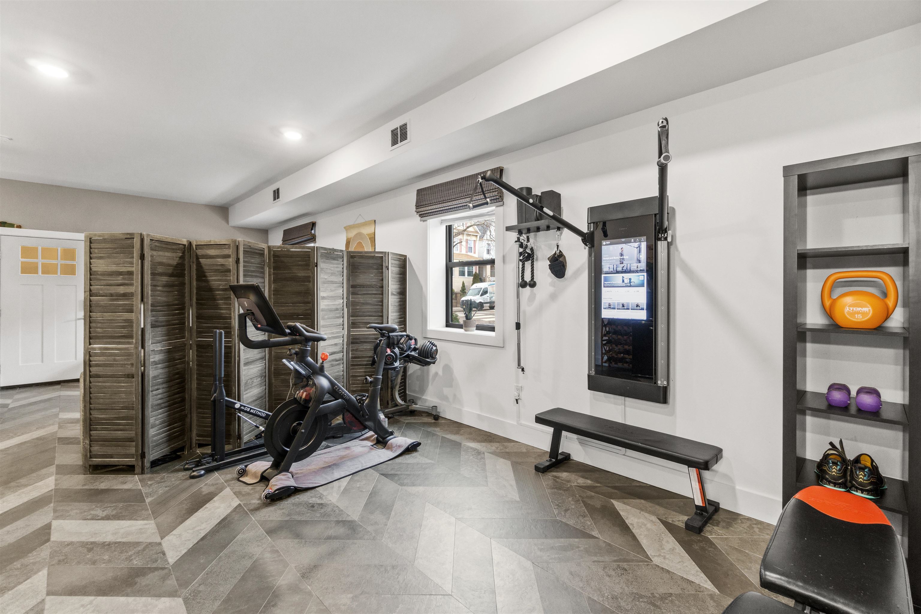 312 ARLINGTON AVE Unit: 1