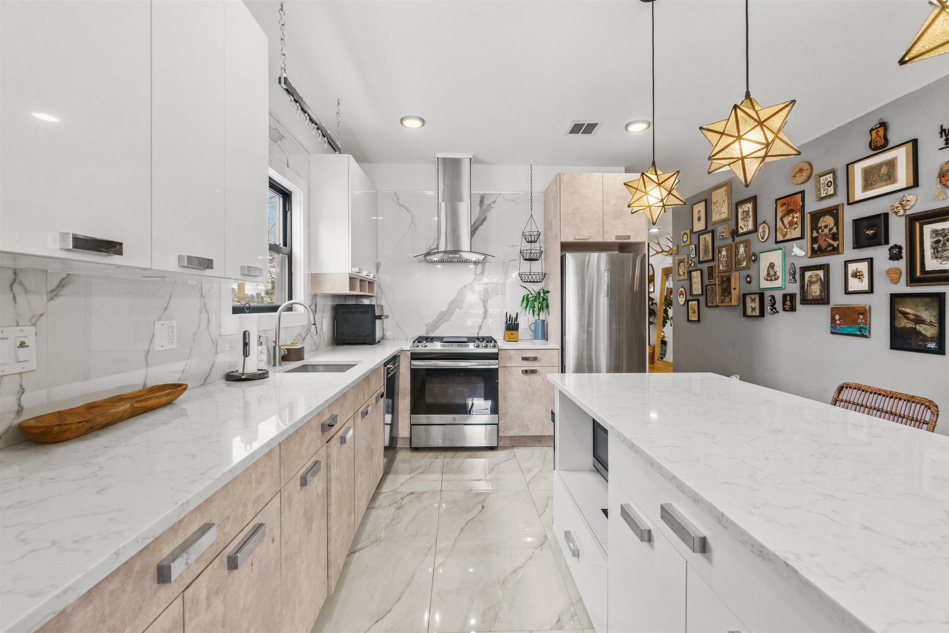 312 ARLINGTON AVE Unit: 1