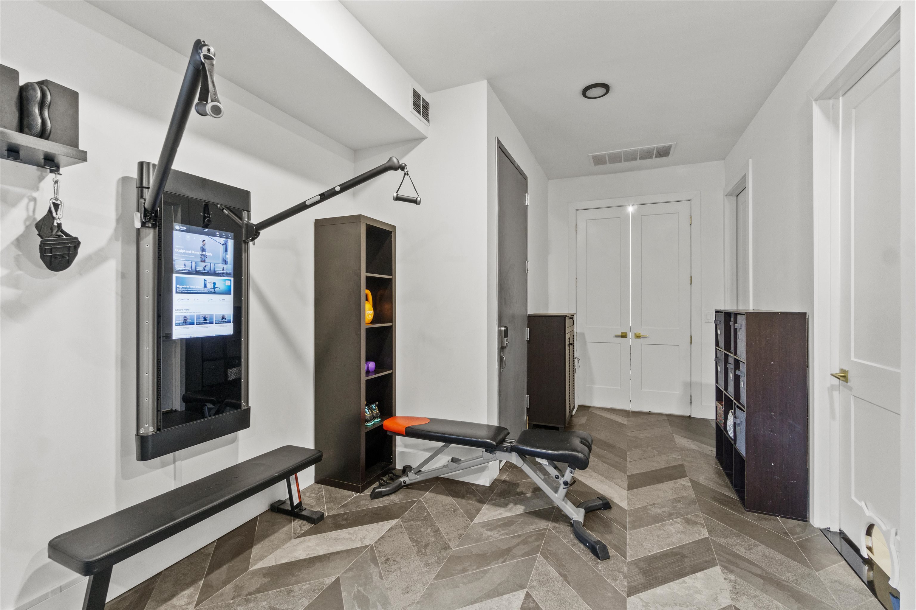312 ARLINGTON AVE Unit: 1