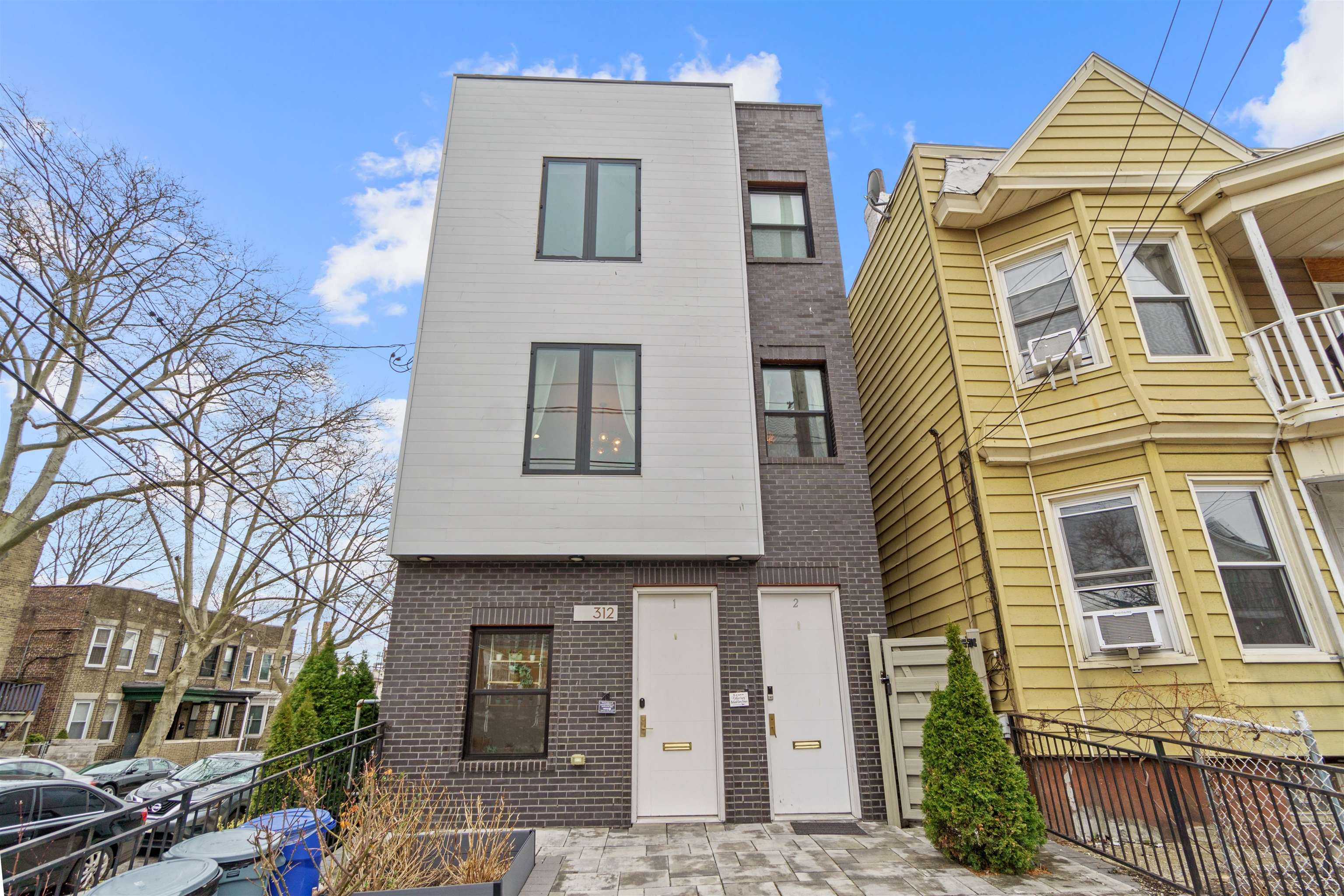 312 ARLINGTON AVE Unit: 1