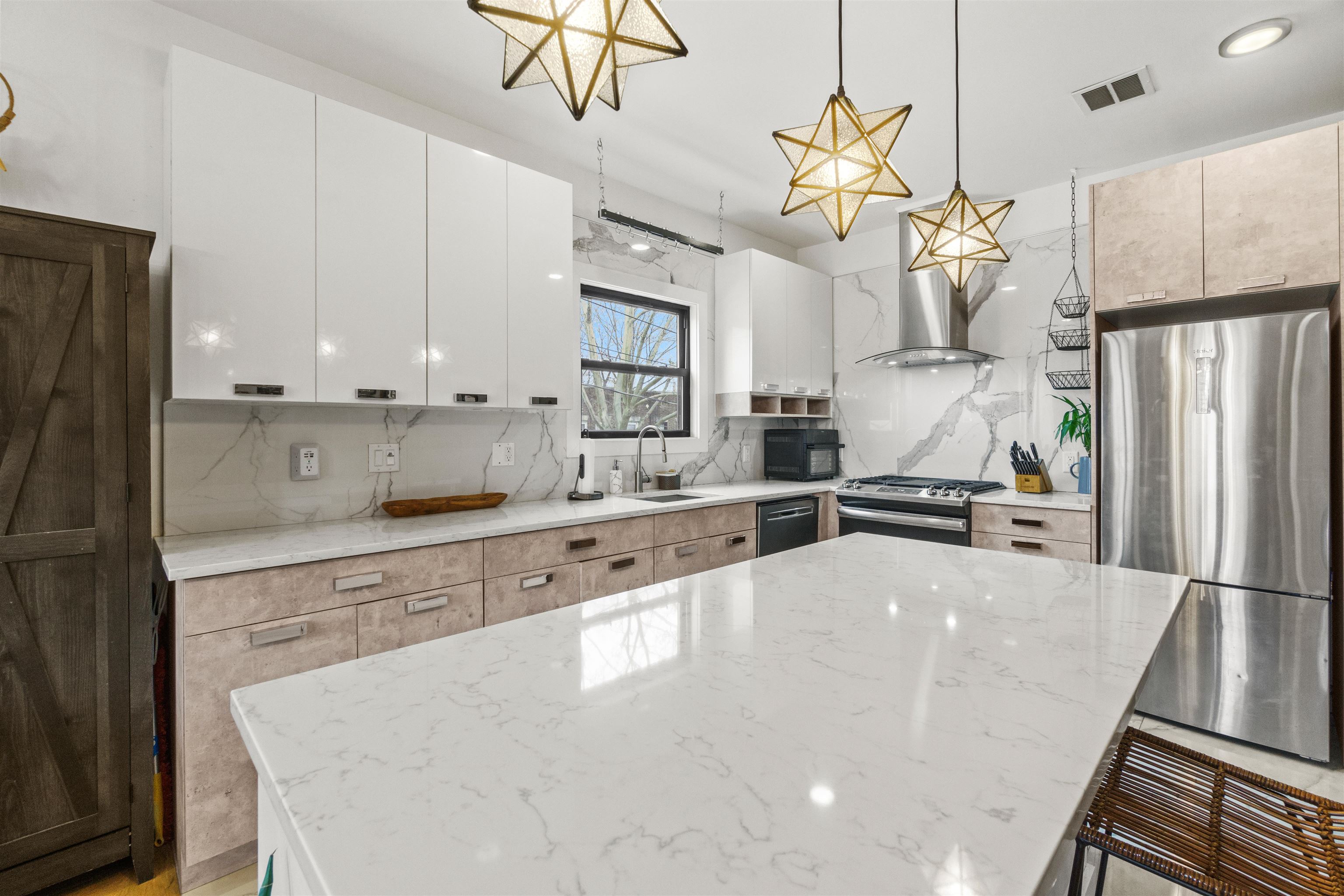312 ARLINGTON AVE Unit: 1