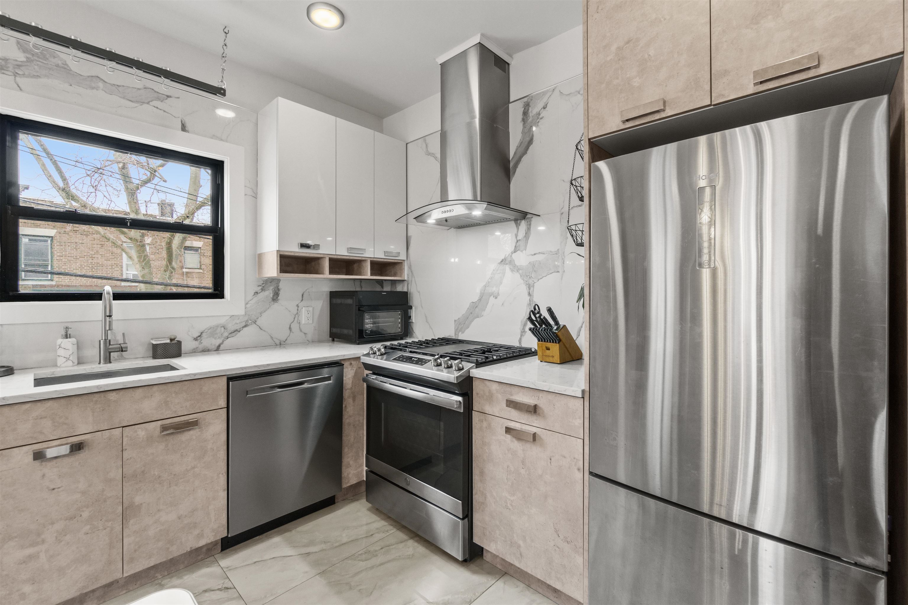 312 ARLINGTON AVE Unit: 1