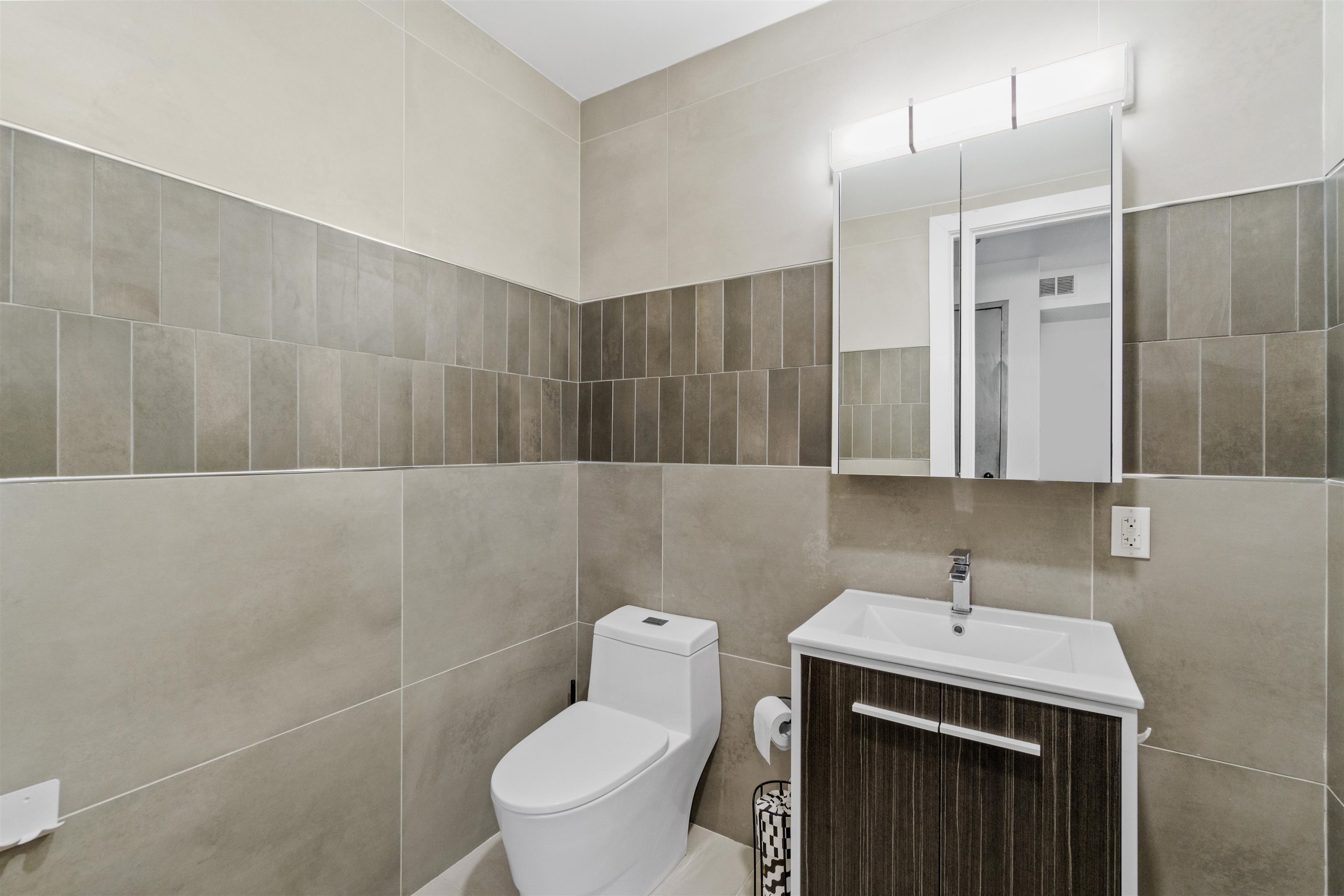 312 ARLINGTON AVE Unit: 1