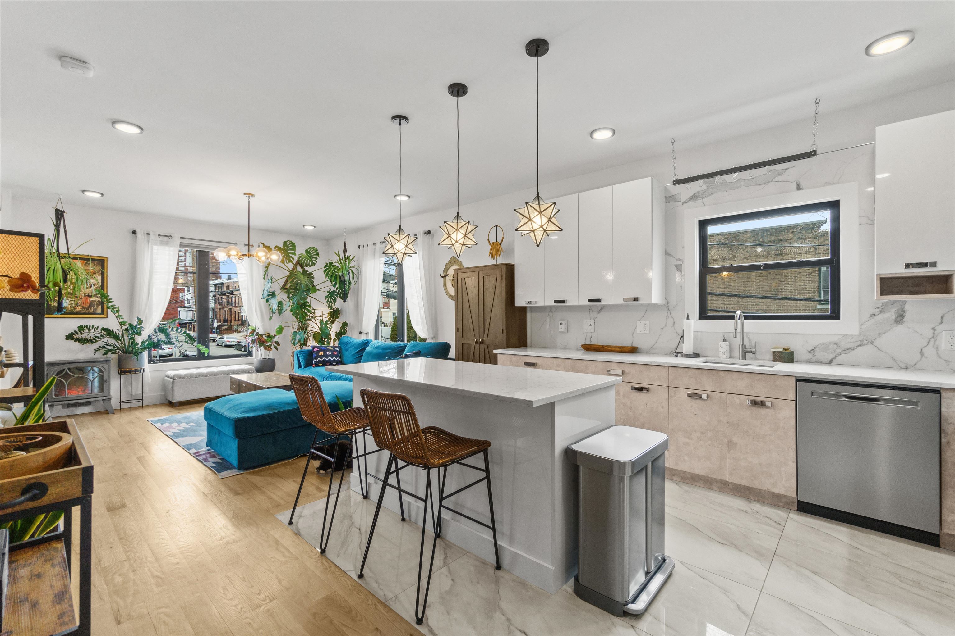 312 ARLINGTON AVE Unit: 1
