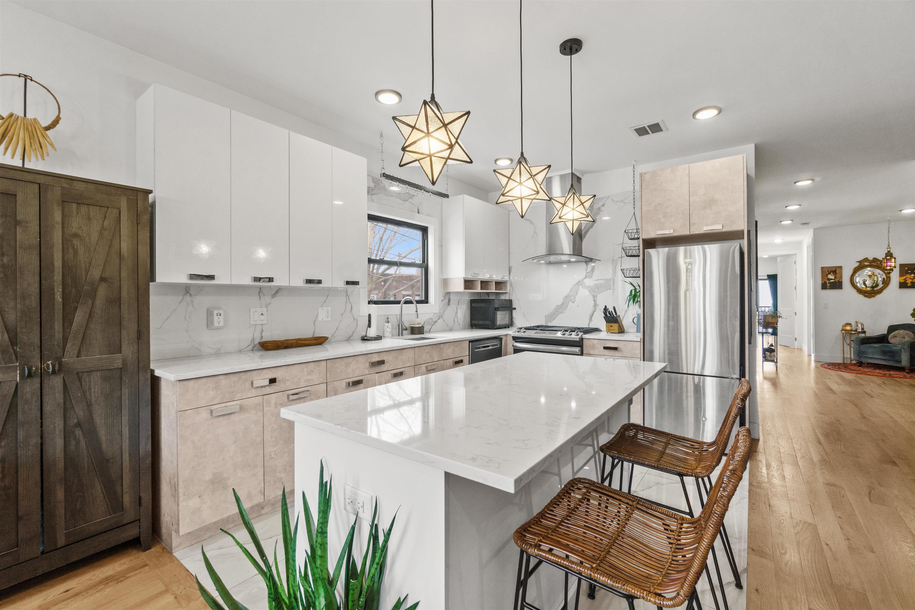 312 ARLINGTON AVE Unit: 1