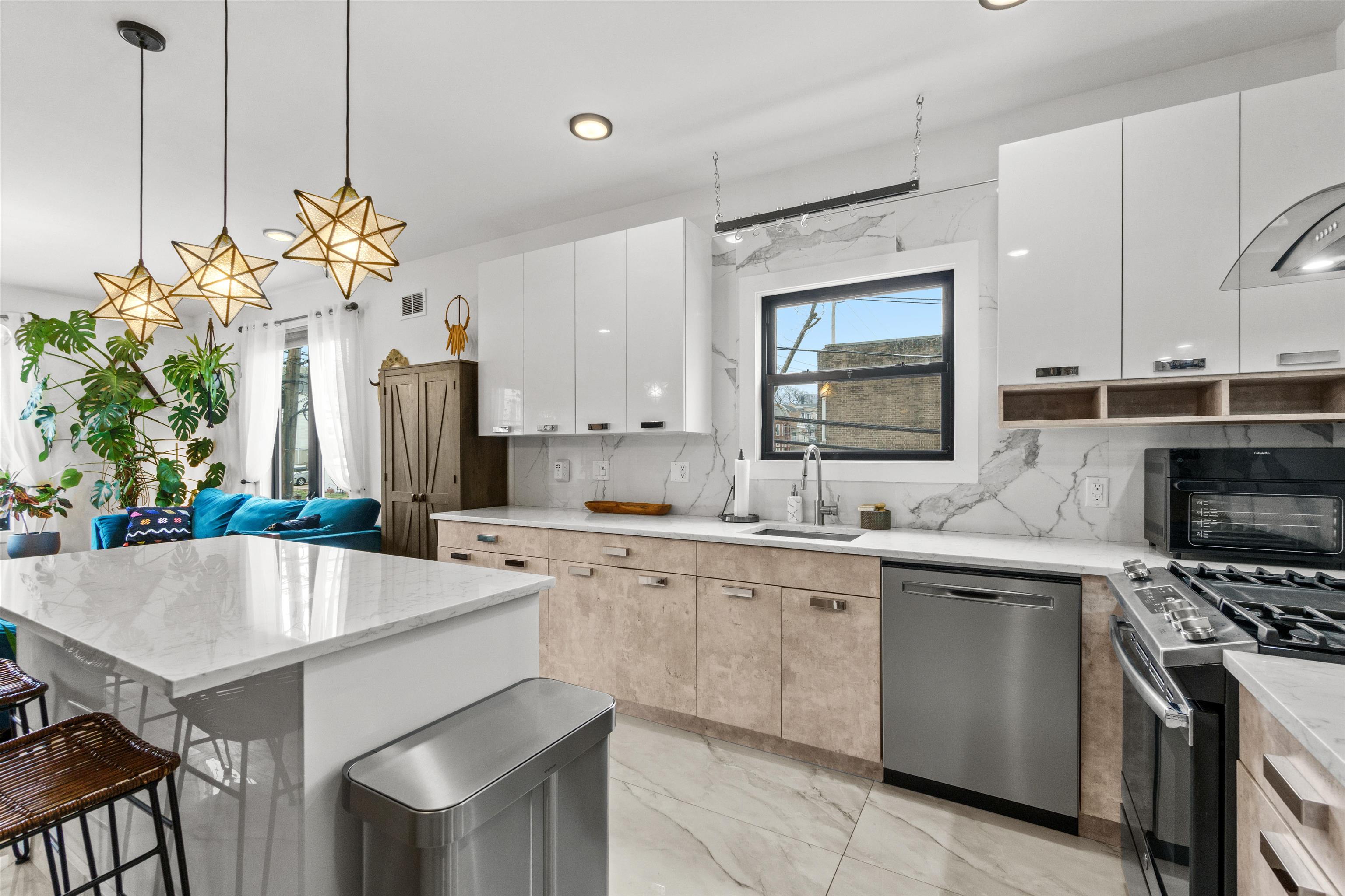 312 ARLINGTON AVE Unit: 1