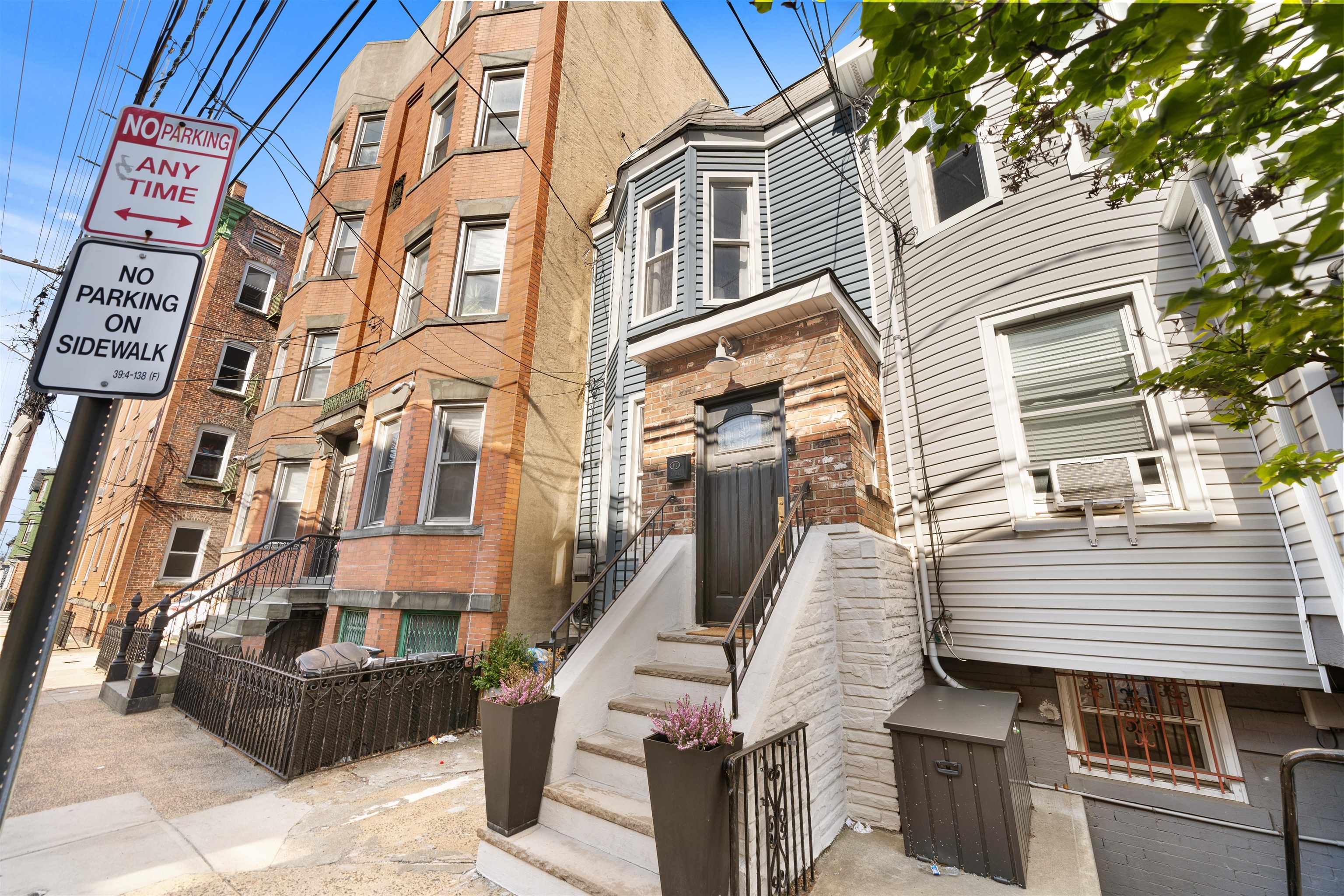 417 BALDWIN AVE