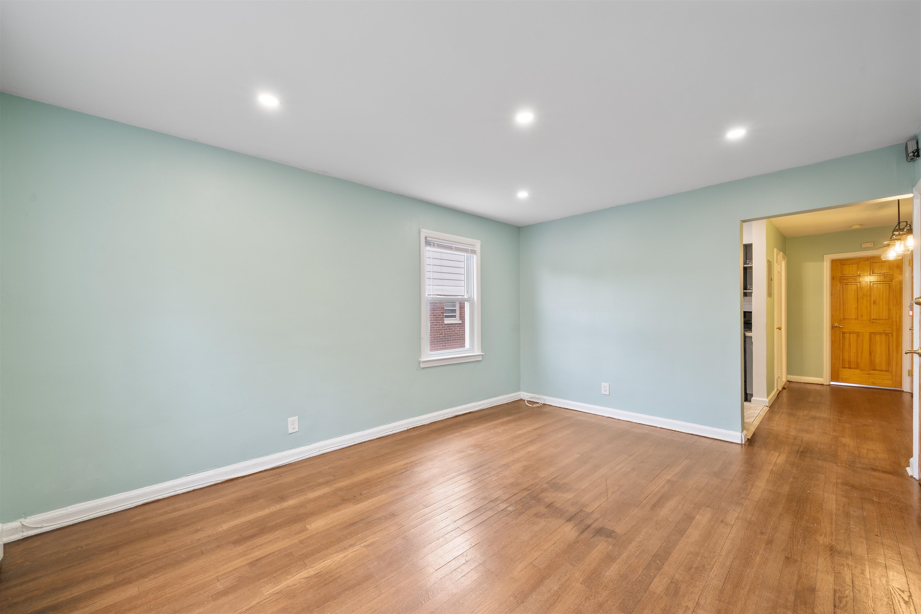 31 BROADWAY Unit: 1