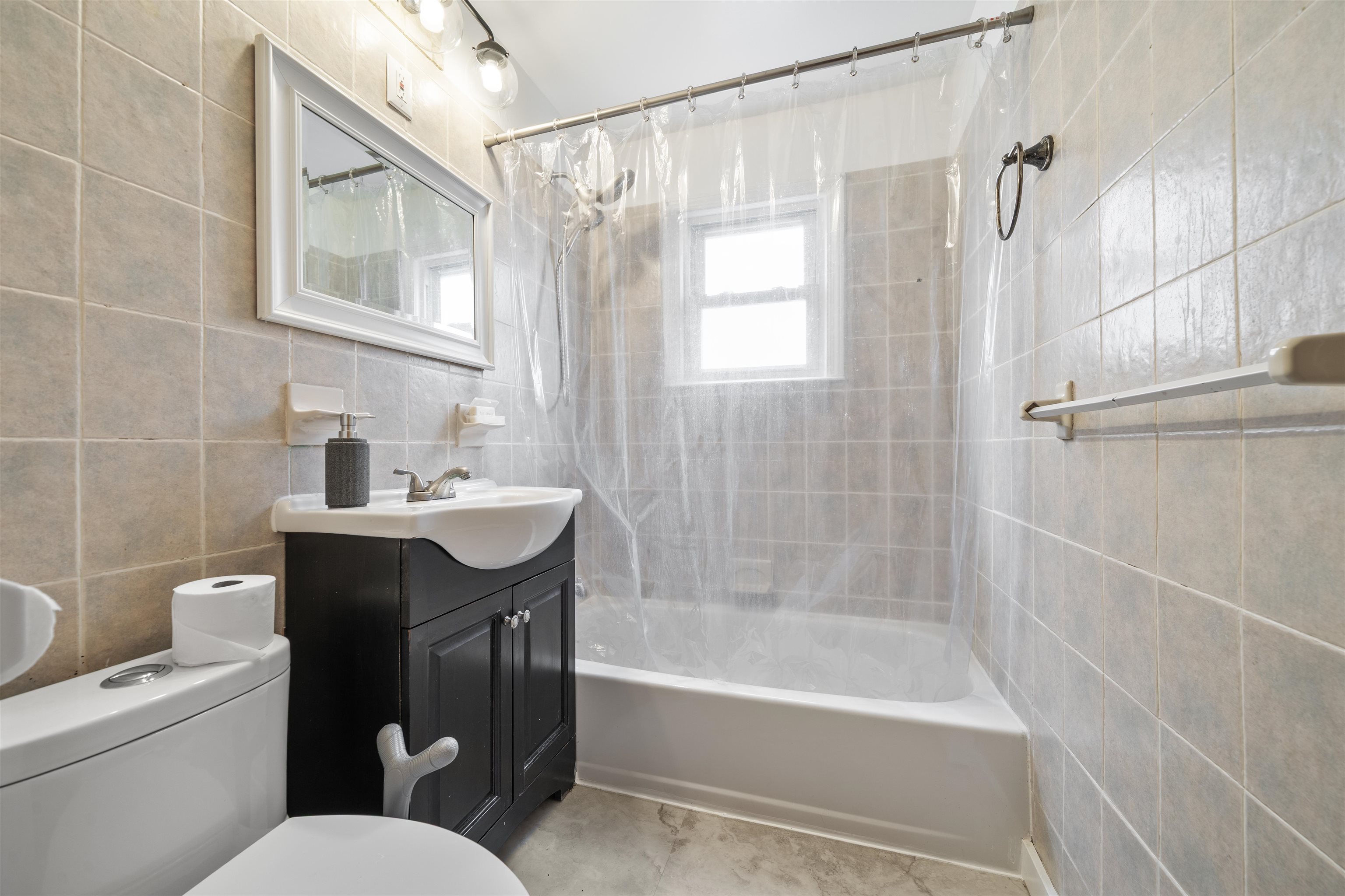 31 BROADWAY Unit: 1