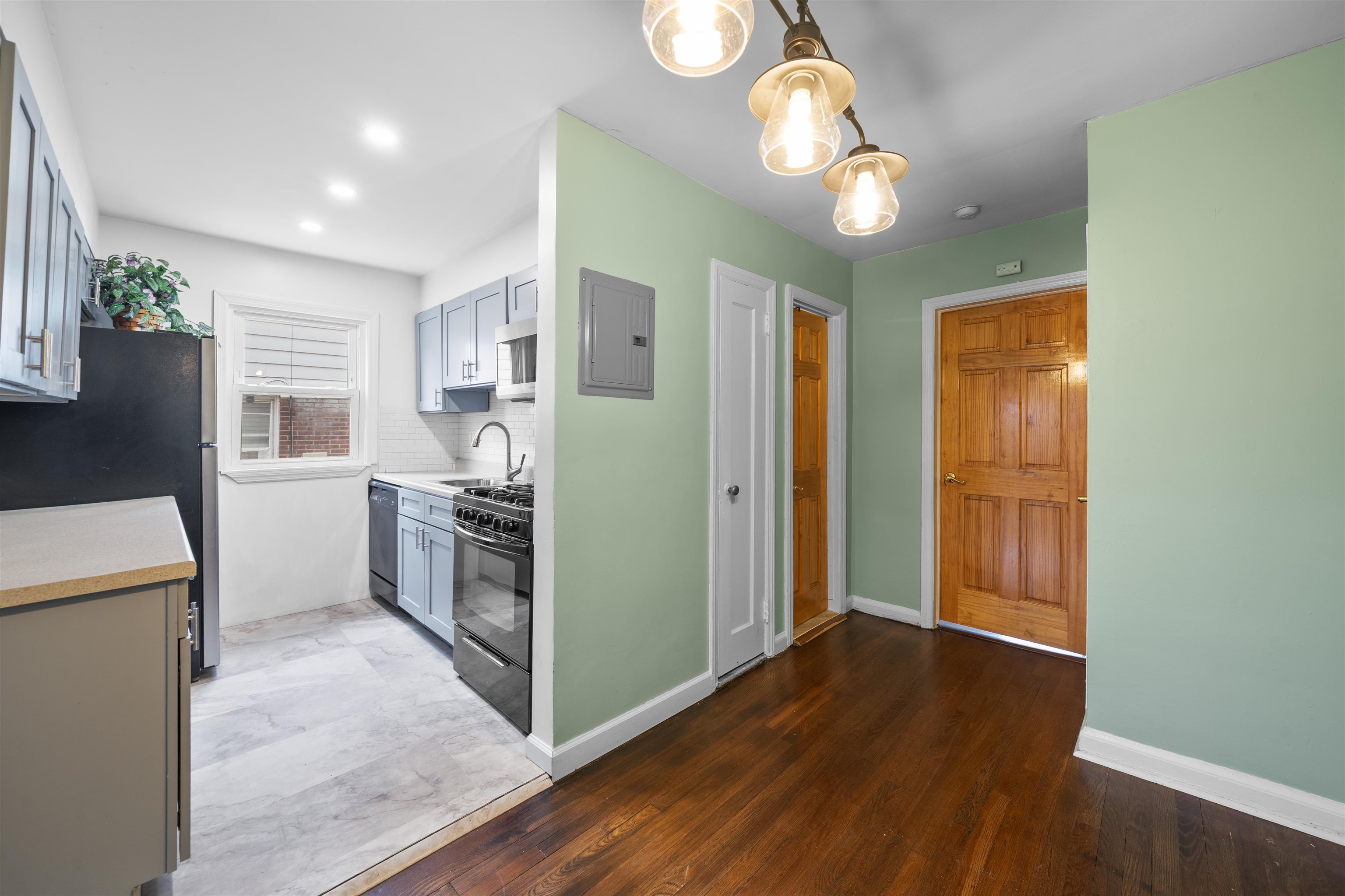 31 BROADWAY Unit: 1