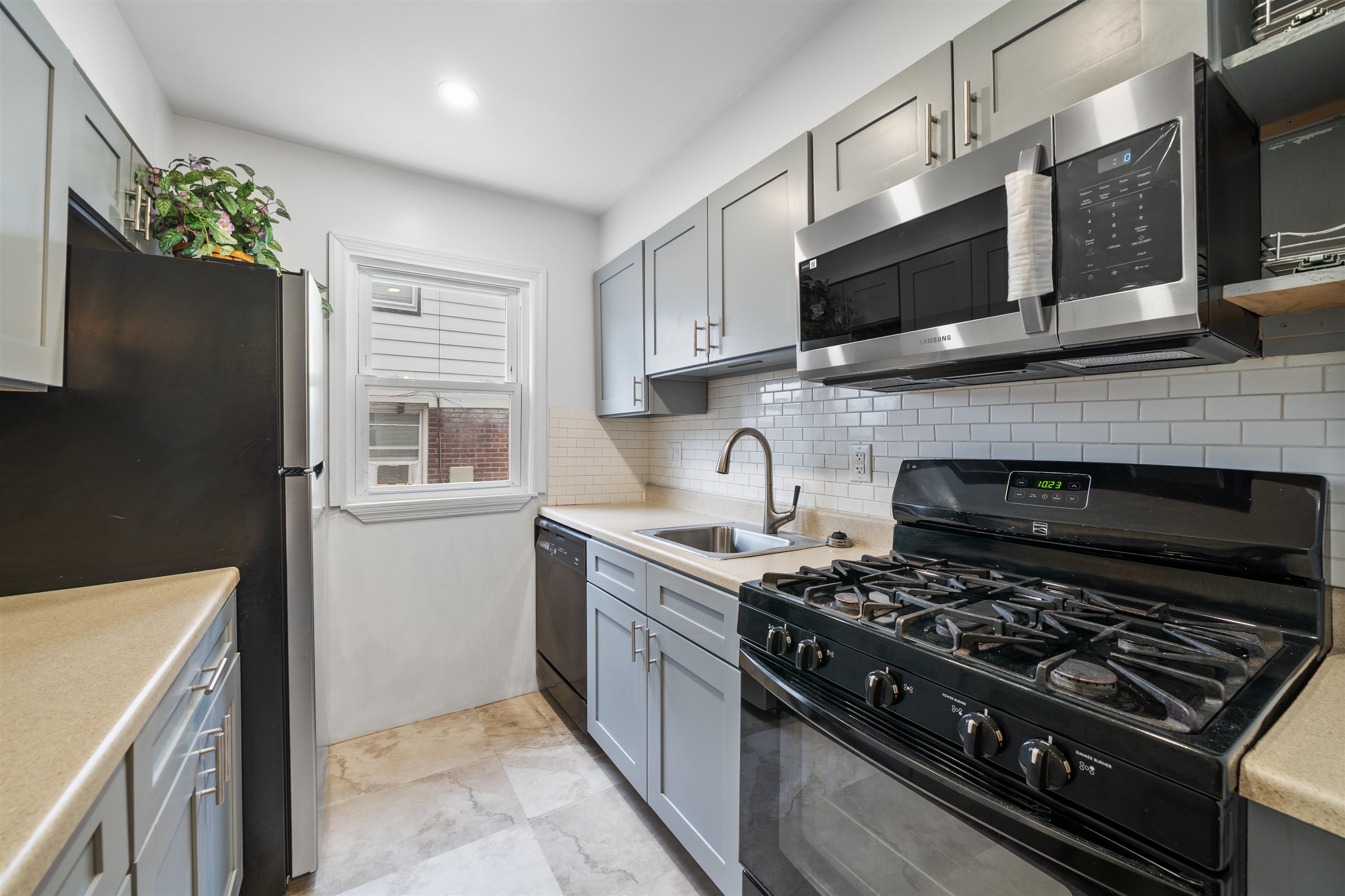 31 BROADWAY Unit: 1