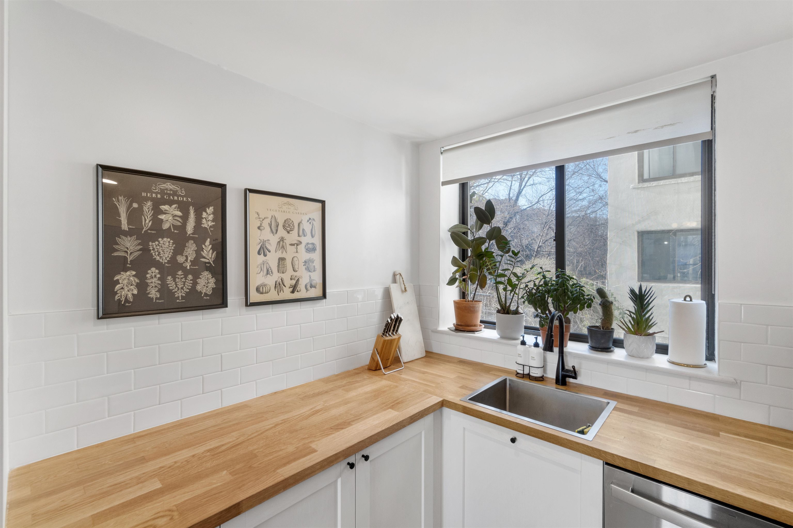 102 OGDEN AVE Unit: 104