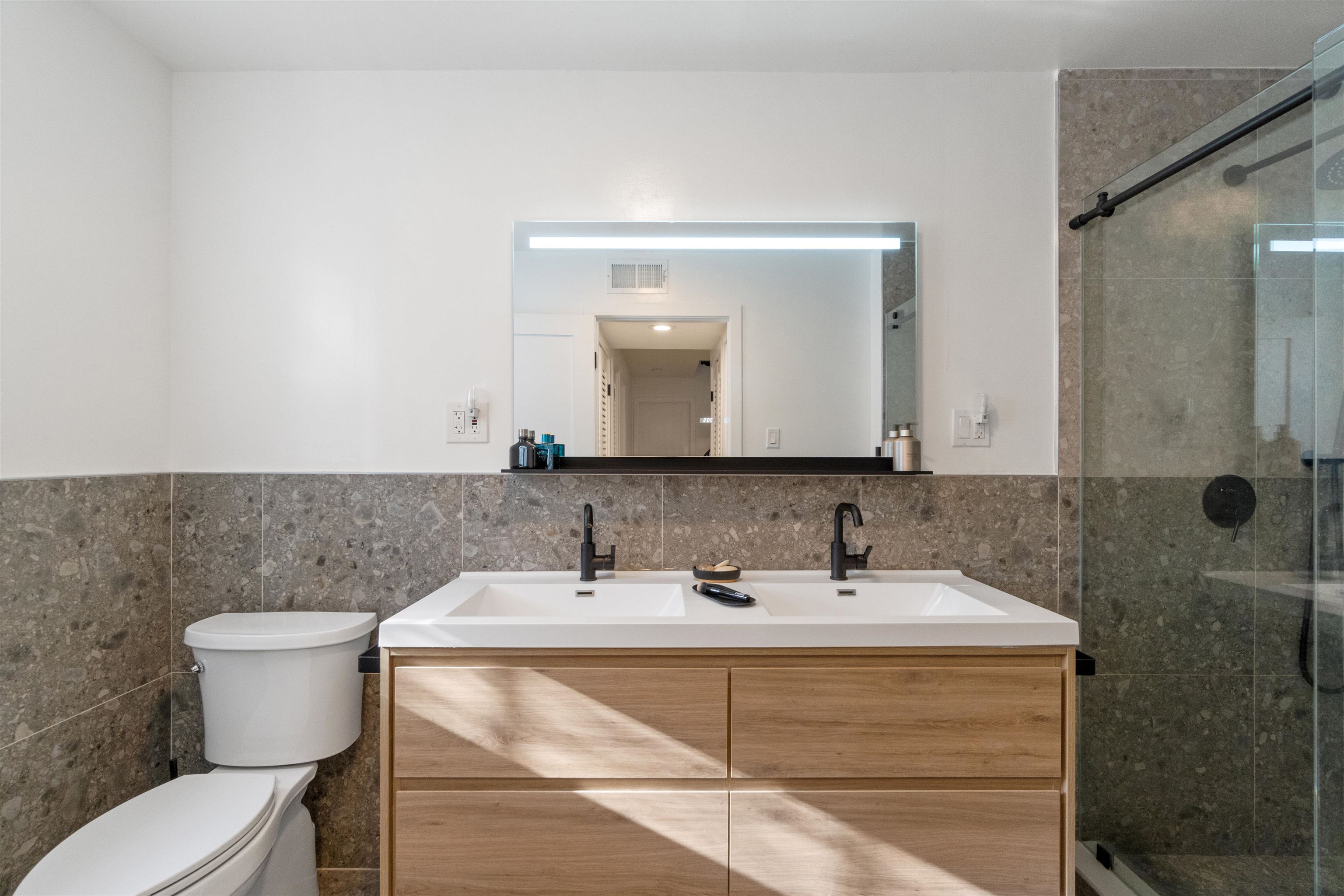 102 OGDEN AVE Unit: 104