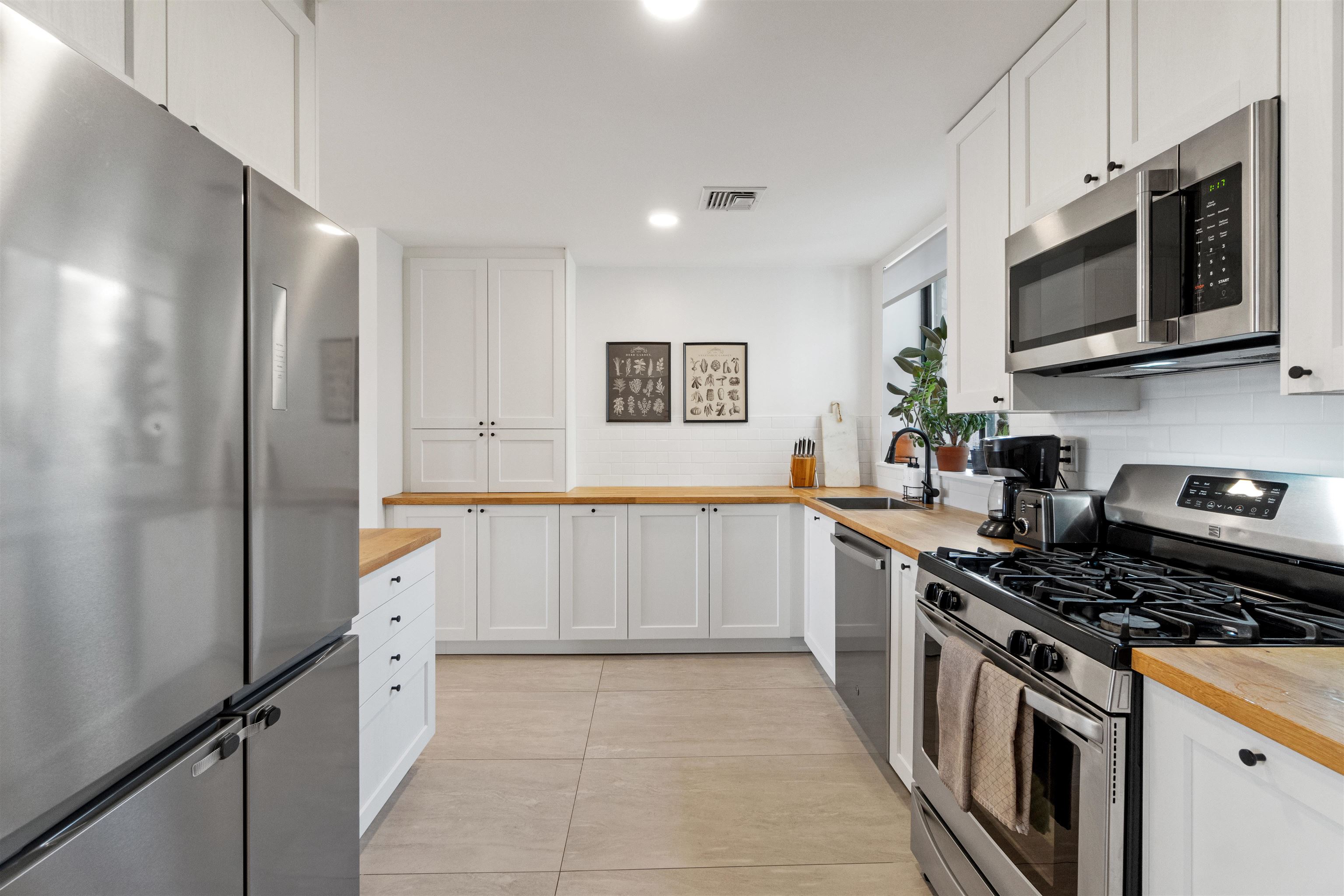 102 OGDEN AVE Unit: 104