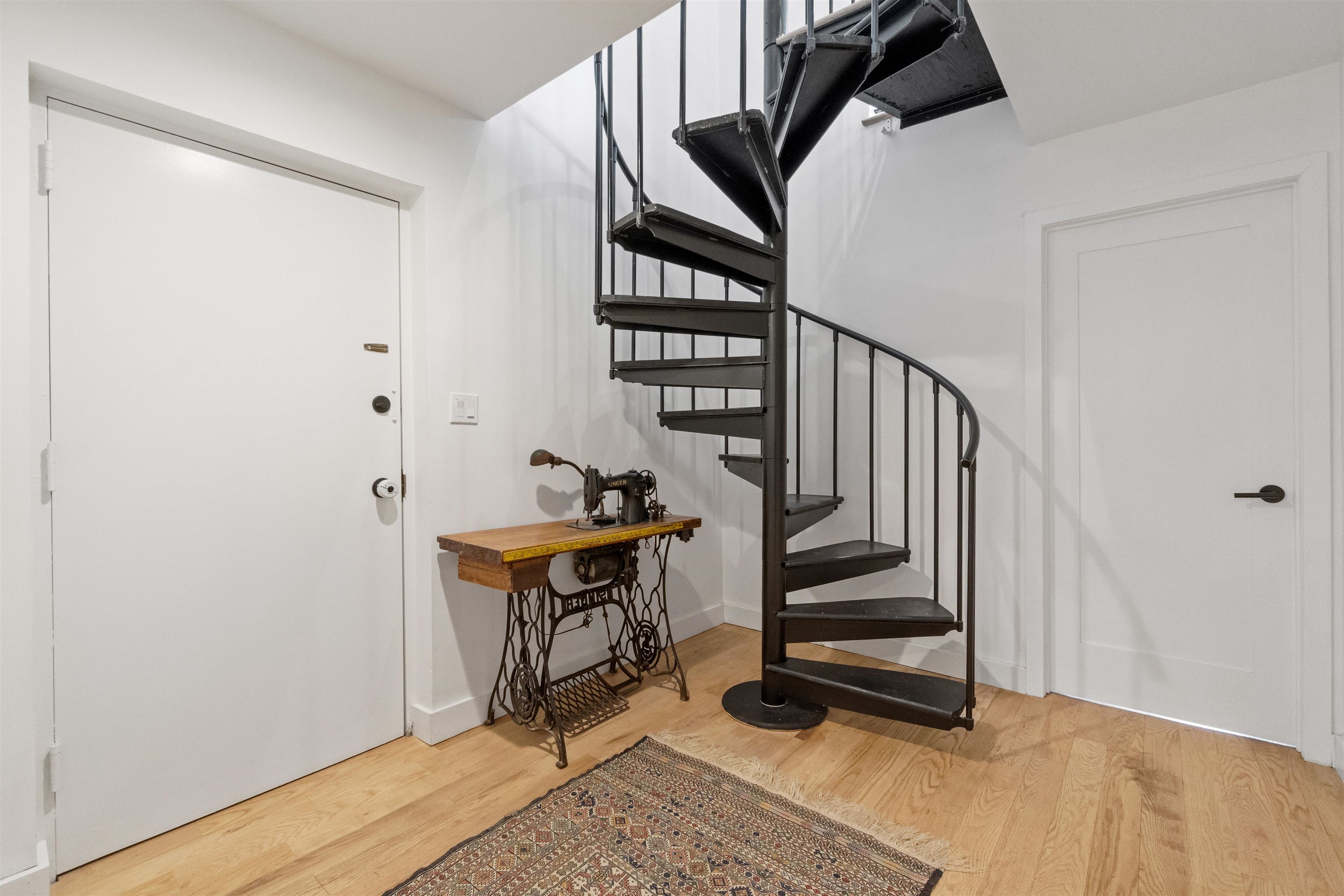 102 OGDEN AVE Unit: 104