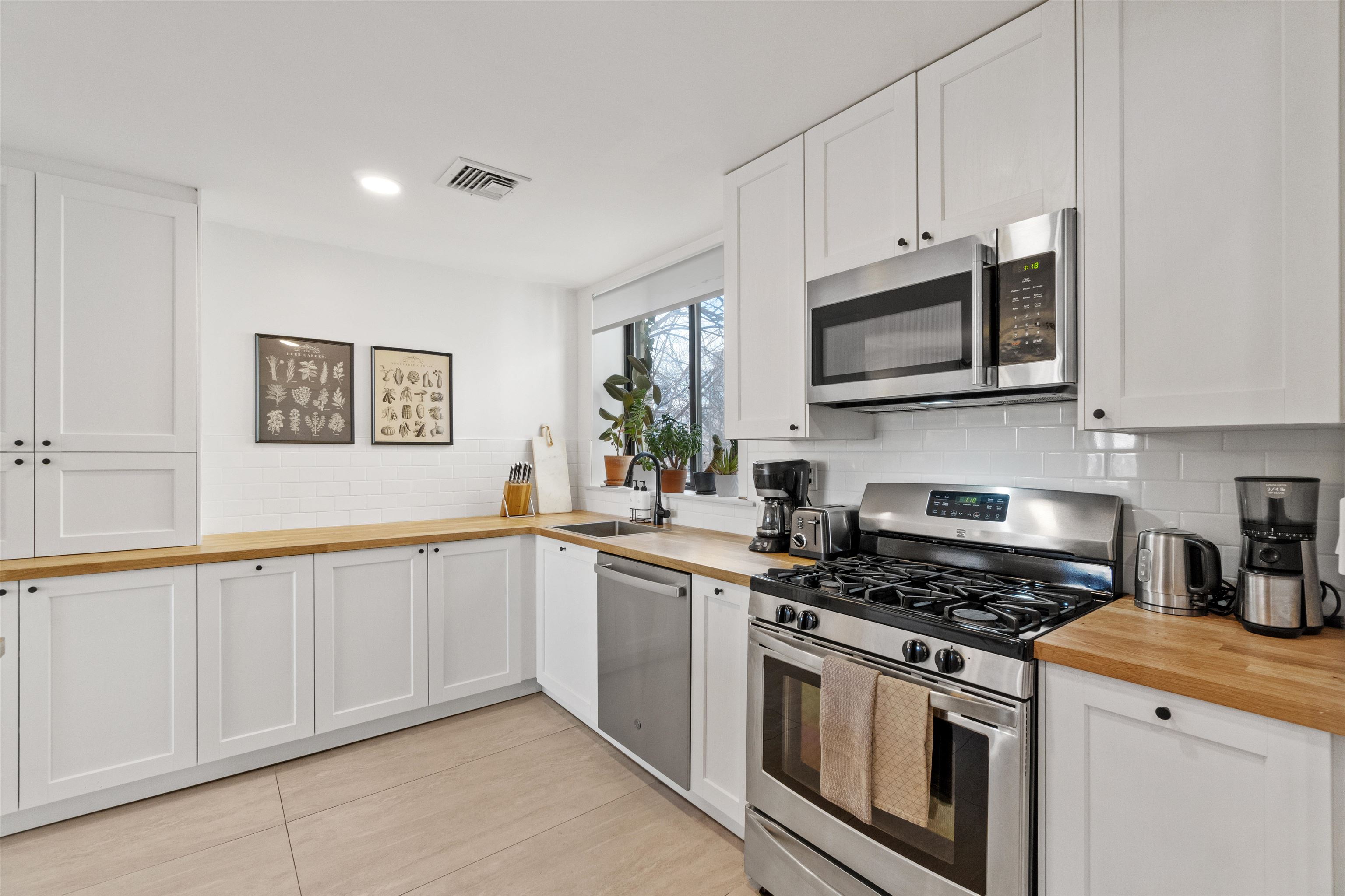 102 OGDEN AVE Unit: 104