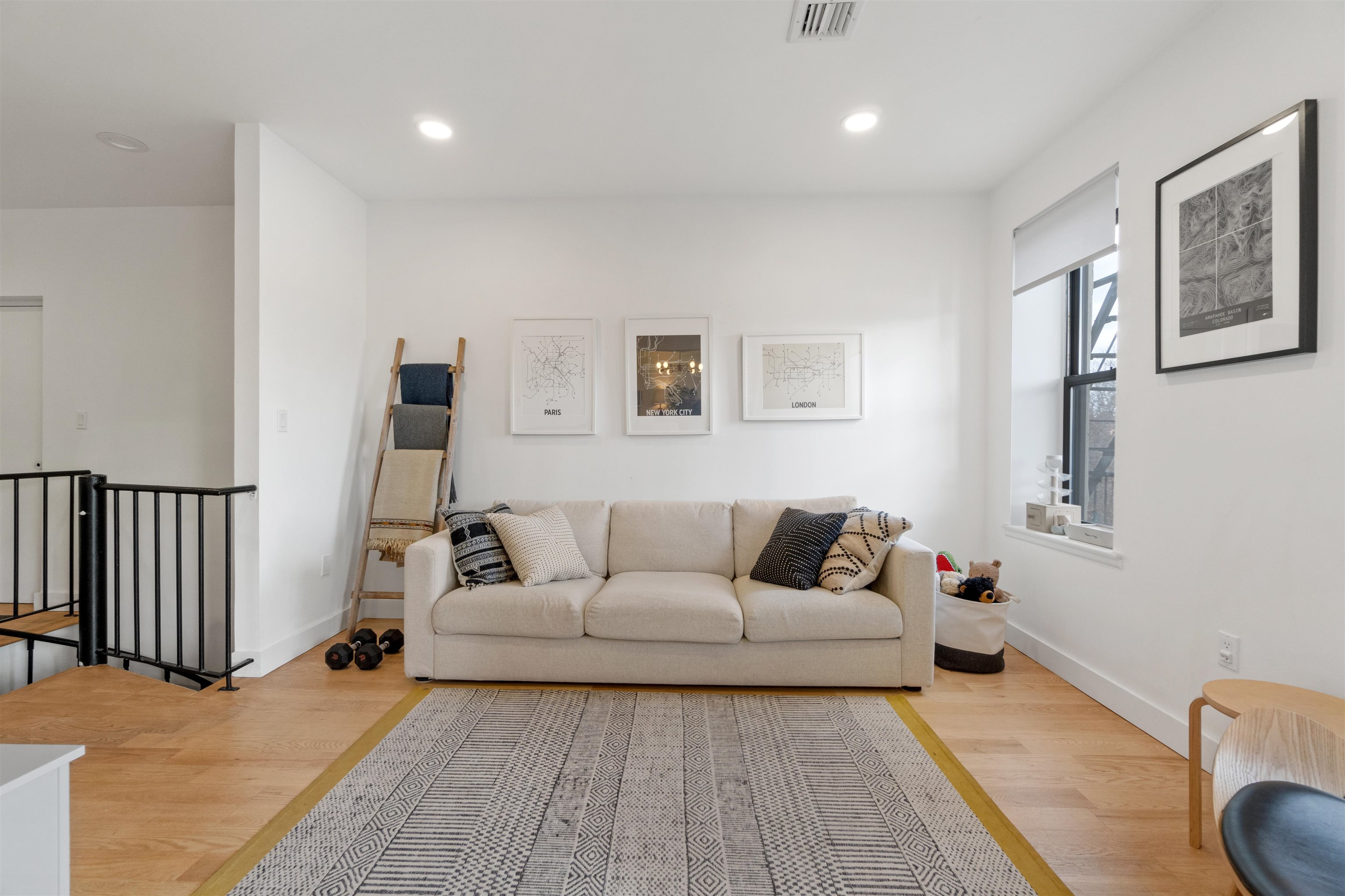 102 OGDEN AVE Unit: 104