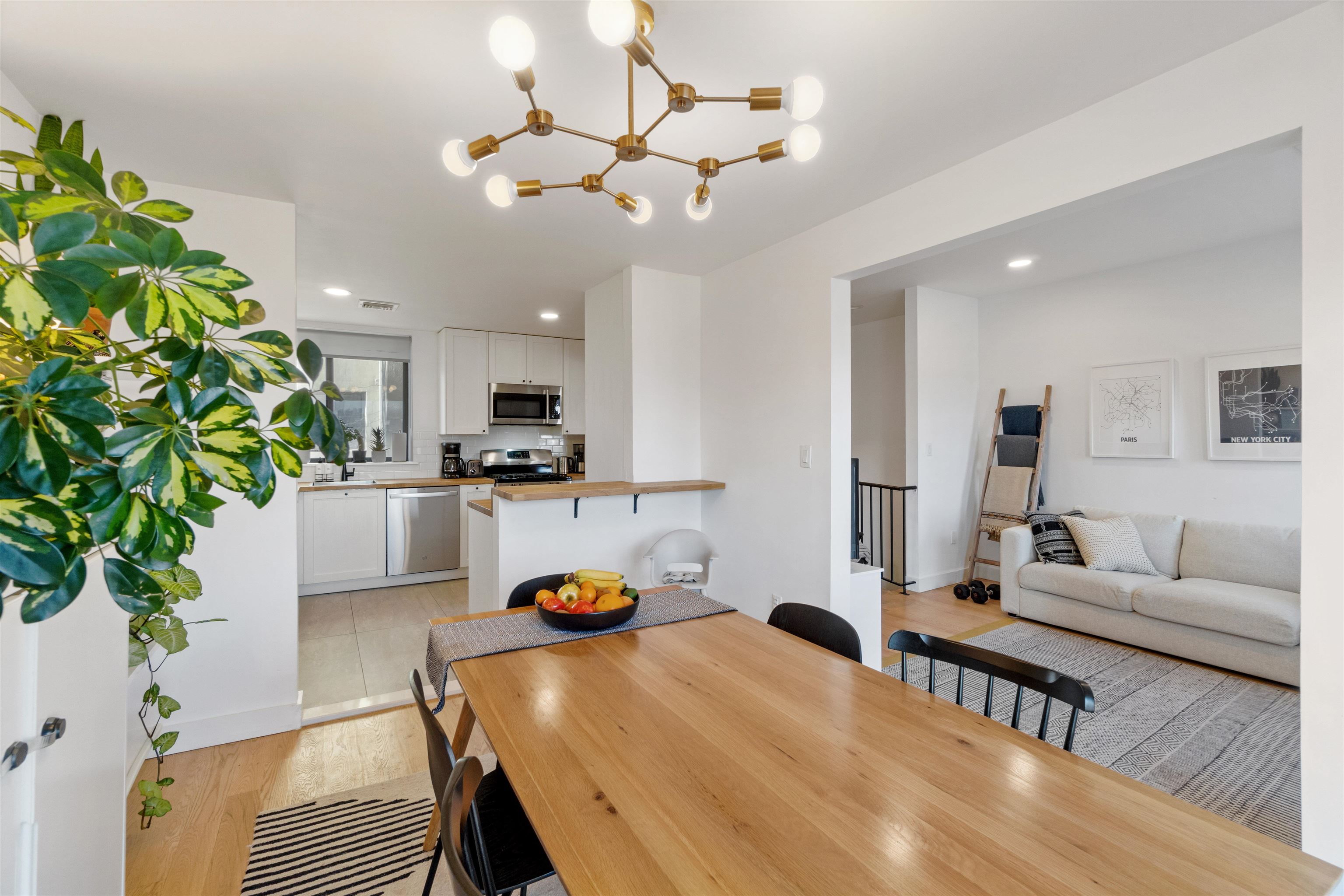 102 OGDEN AVE Unit: 104