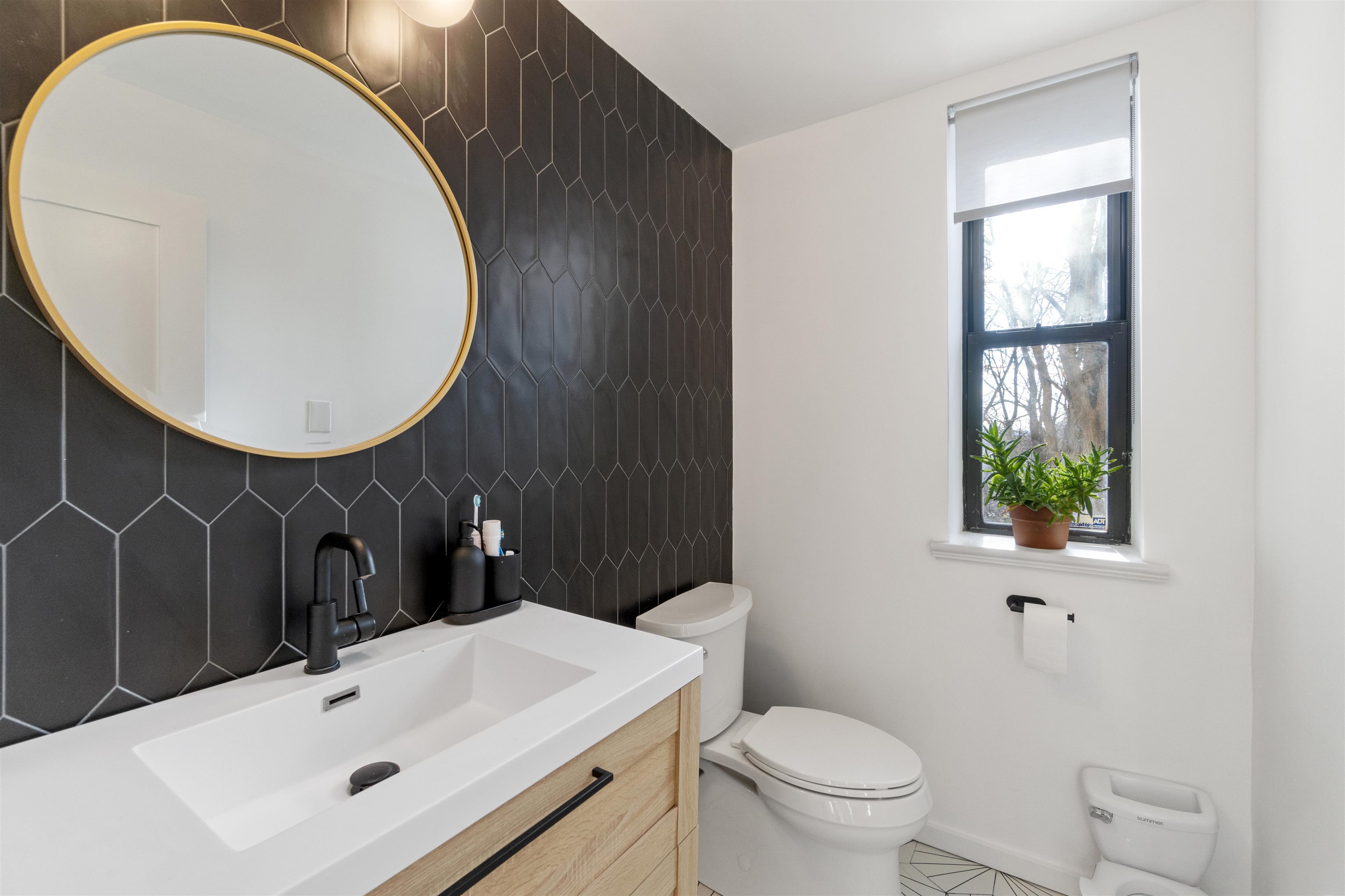 102 OGDEN AVE Unit: 104