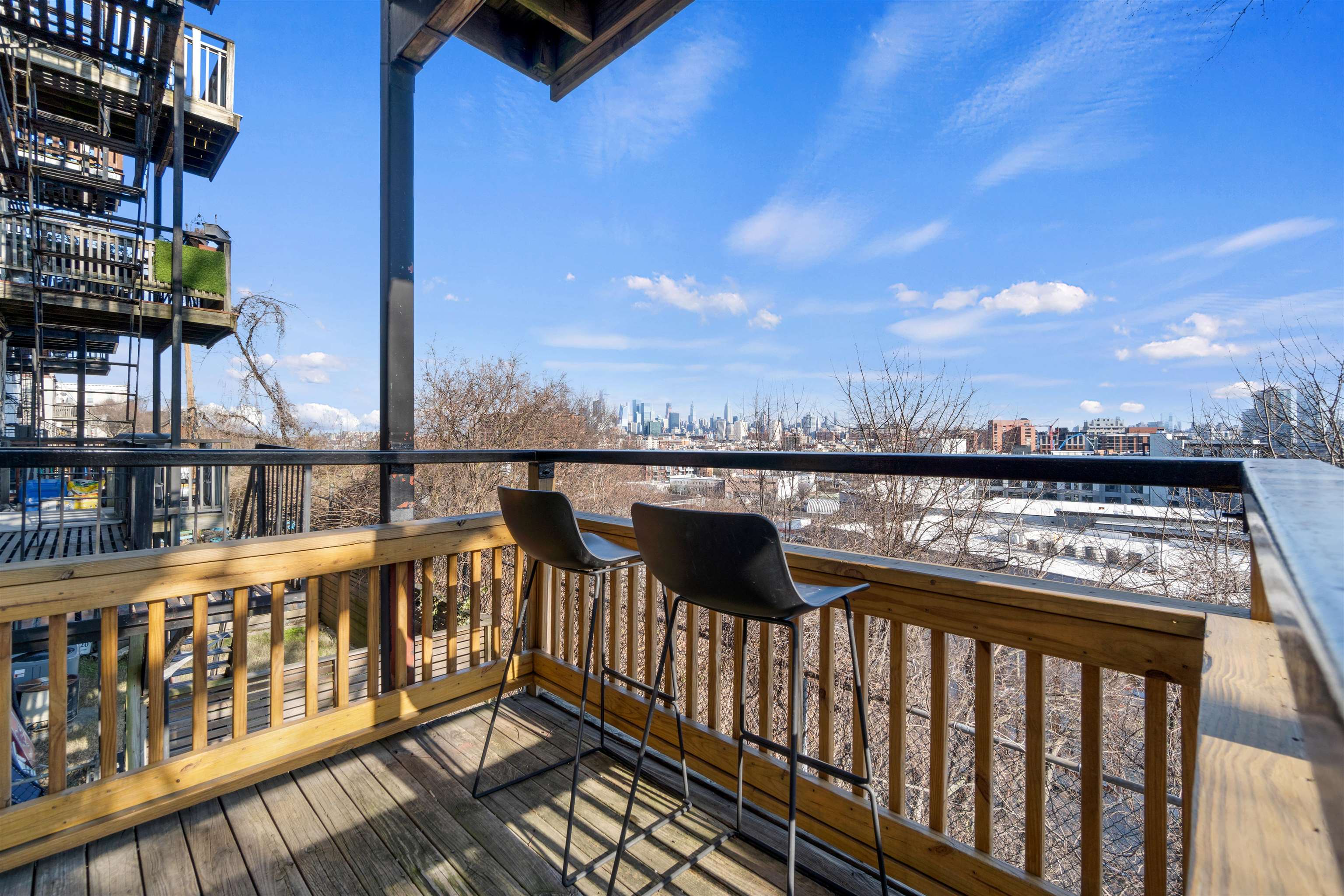 102 OGDEN AVE Unit: 104