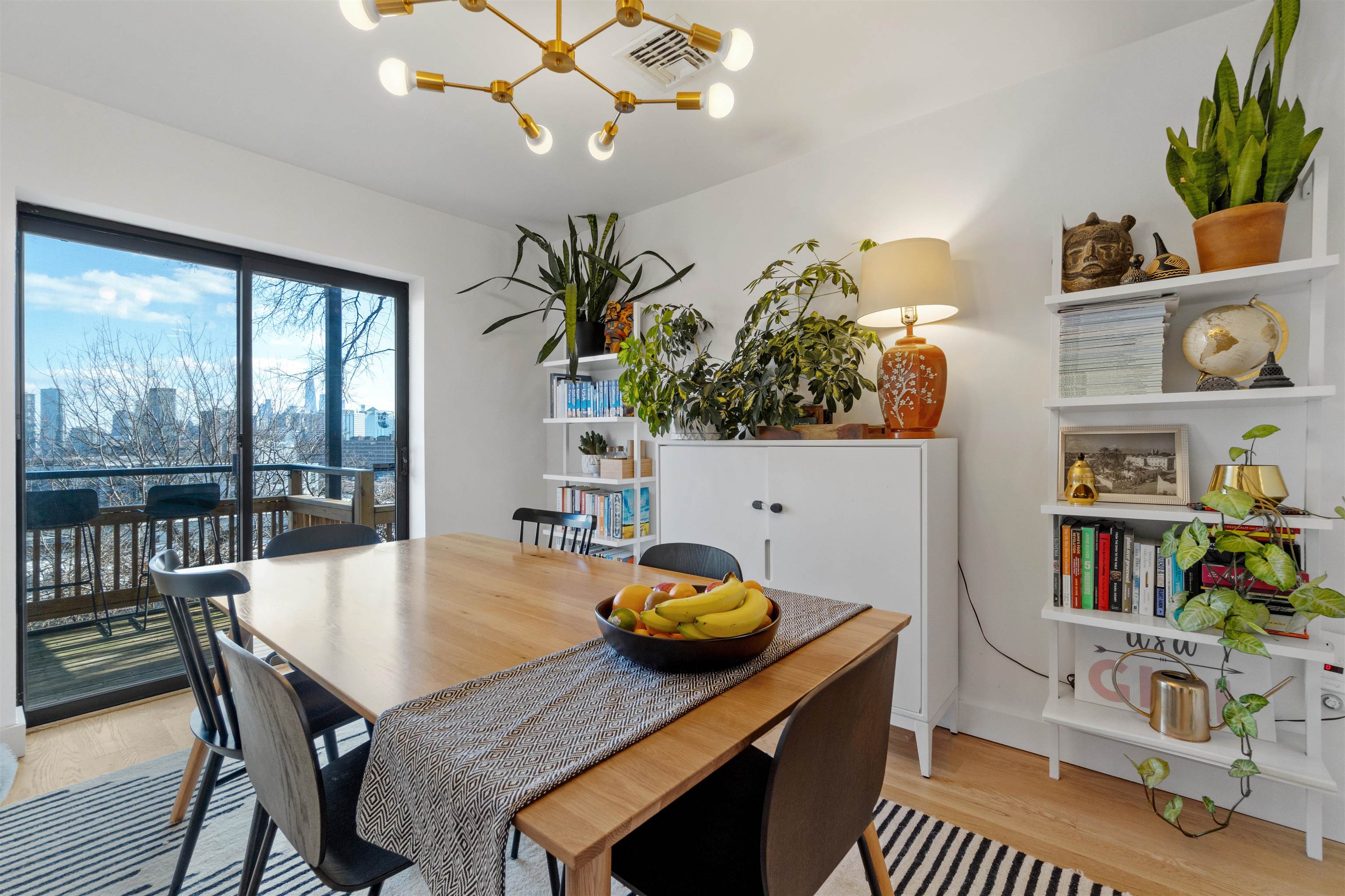 102 OGDEN AVE Unit: 104