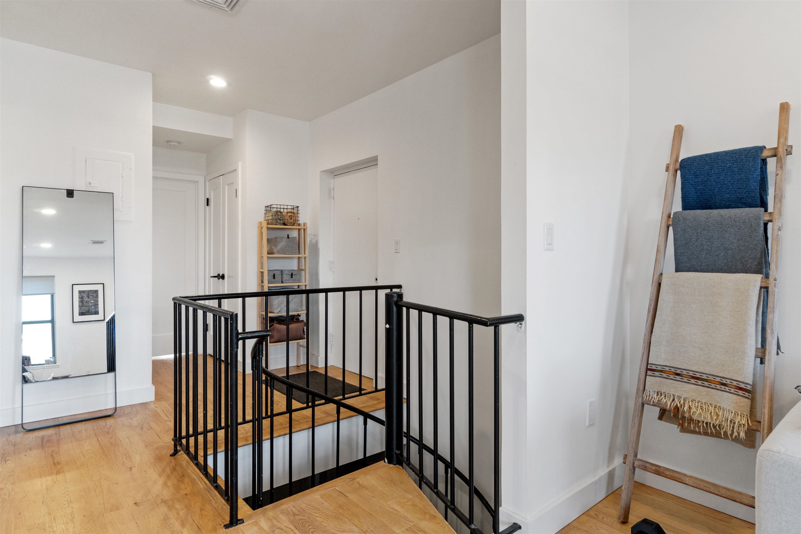 102 OGDEN AVE Unit: 104