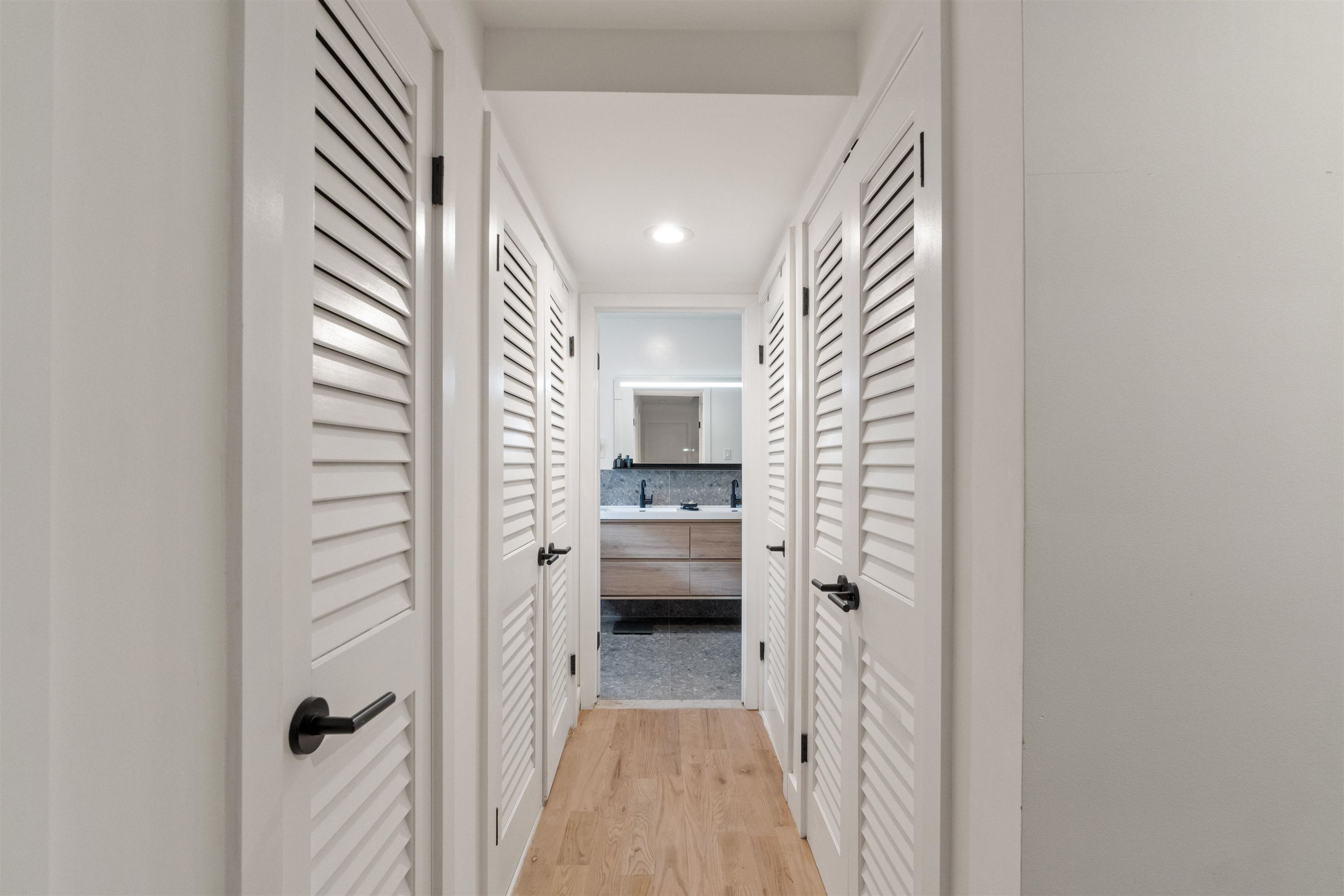 102 OGDEN AVE Unit: 104