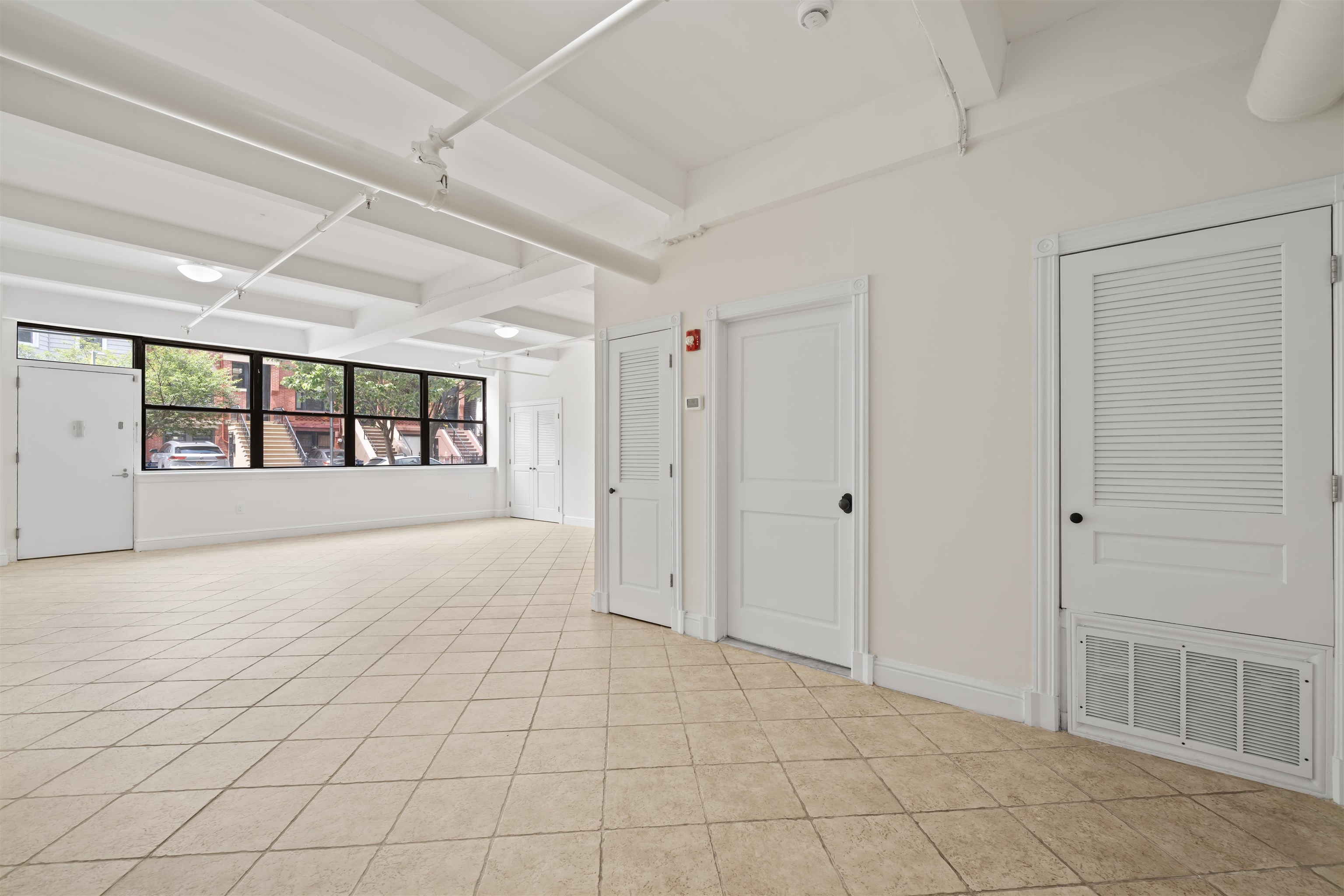 300 COMMUNIPAW AVE Unit: 11
