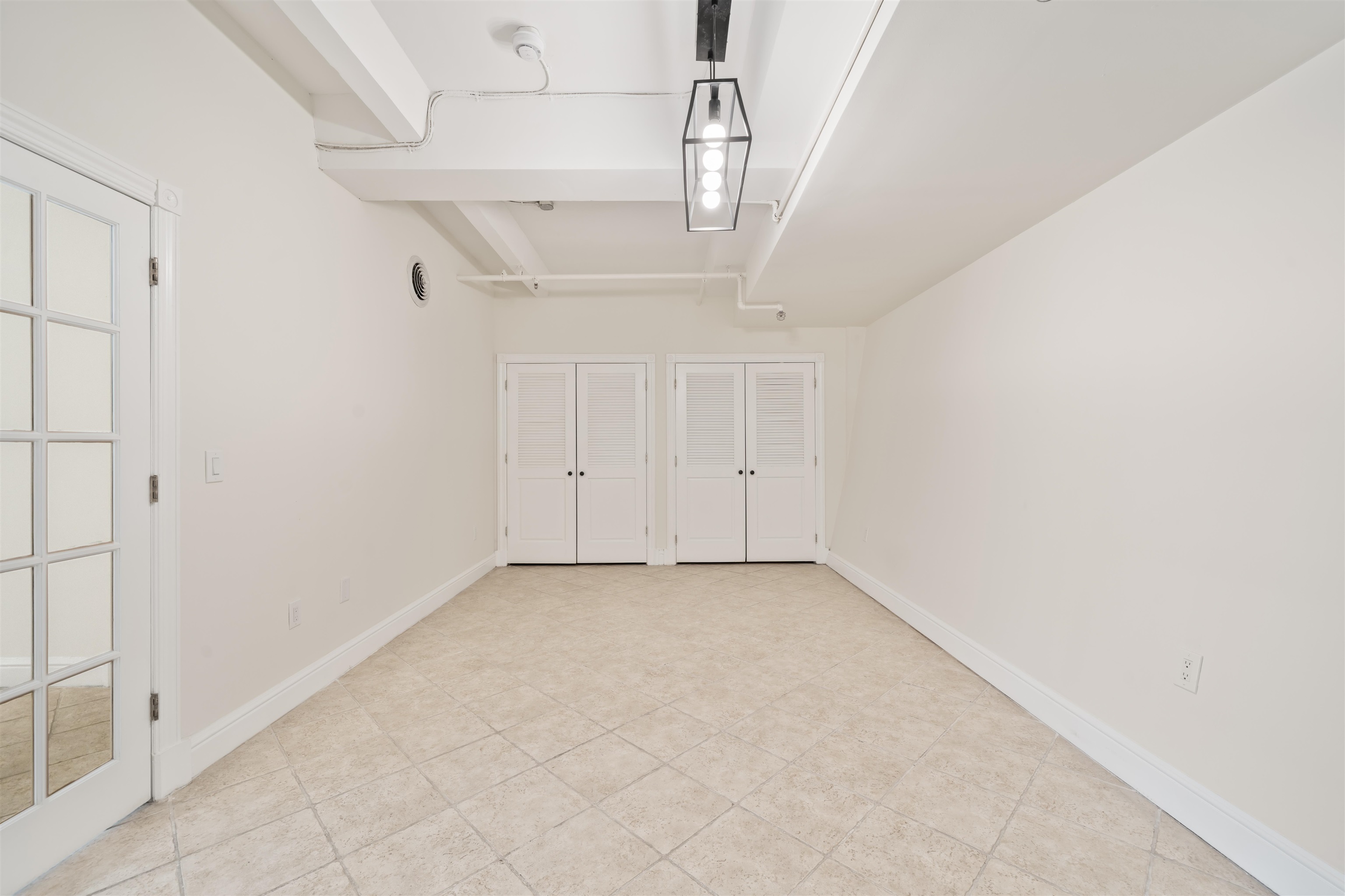300 COMMUNIPAW AVE Unit: 11